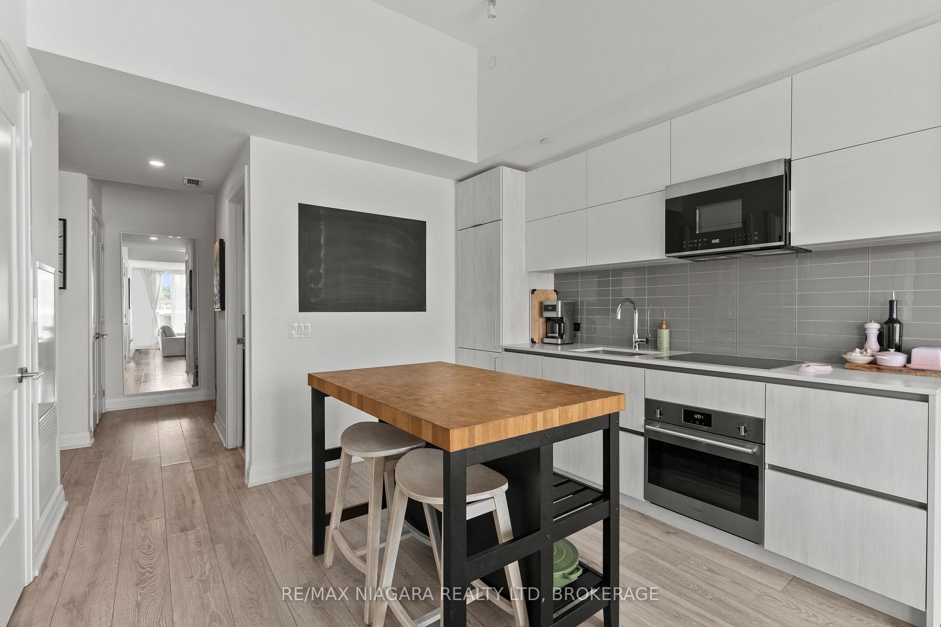 Photo 13 of Unit 717, 21 Park Street E, Mississauga, Port Credit — HOMEH