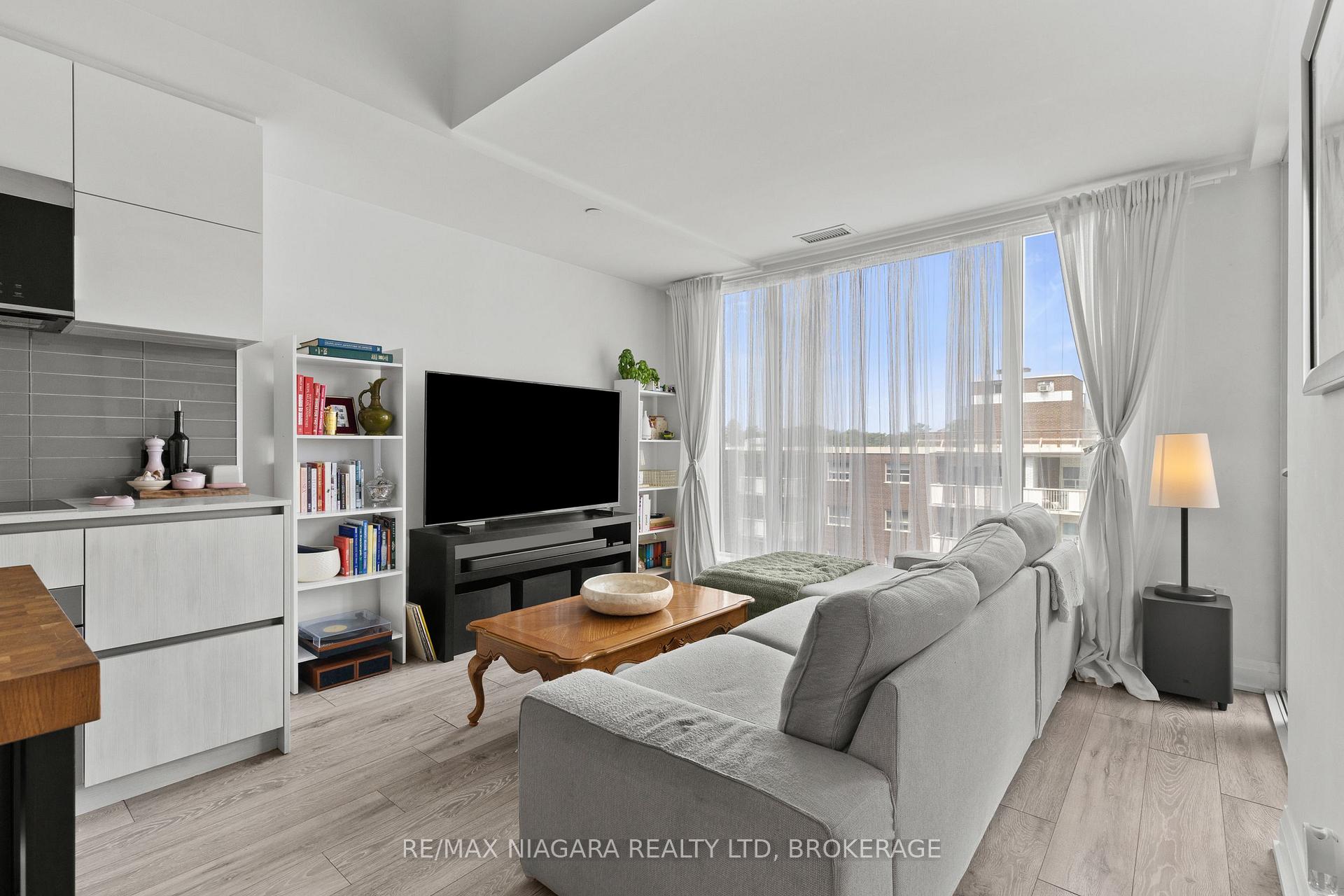 Photo 15 of Unit 717, 21 Park Street E, Mississauga, Port Credit — HOMEH