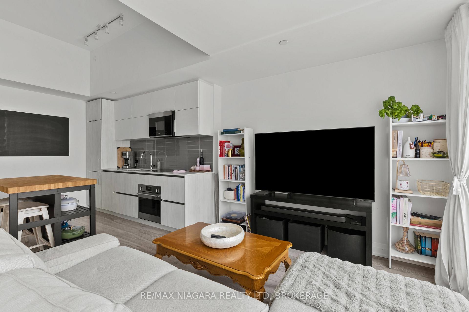 Photo 17 of Unit 717, 21 Park Street E, Mississauga, Port Credit — HOMEH