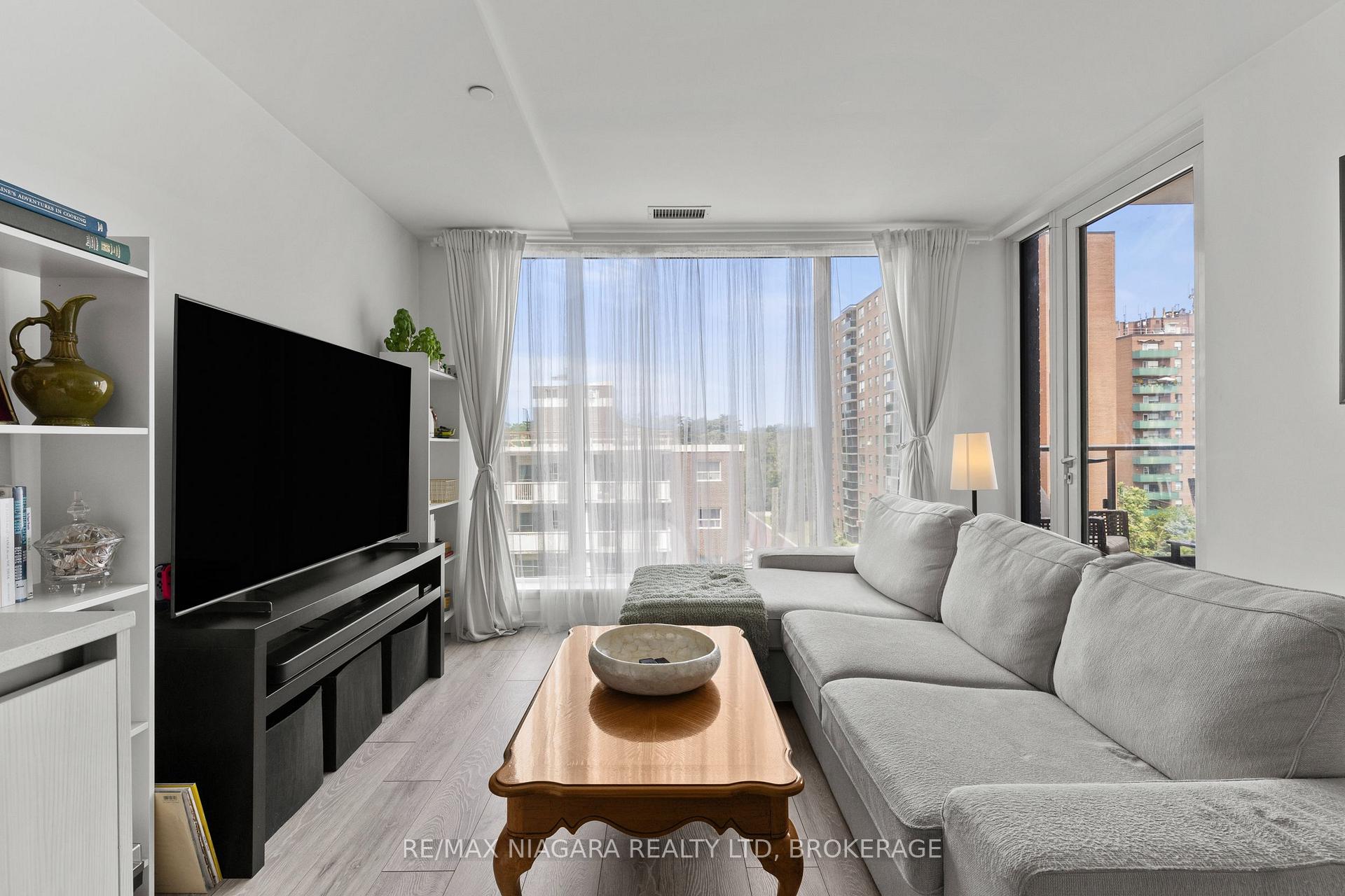 Photo 18 of Unit 717, 21 Park Street E, Mississauga, Port Credit — HOMEH