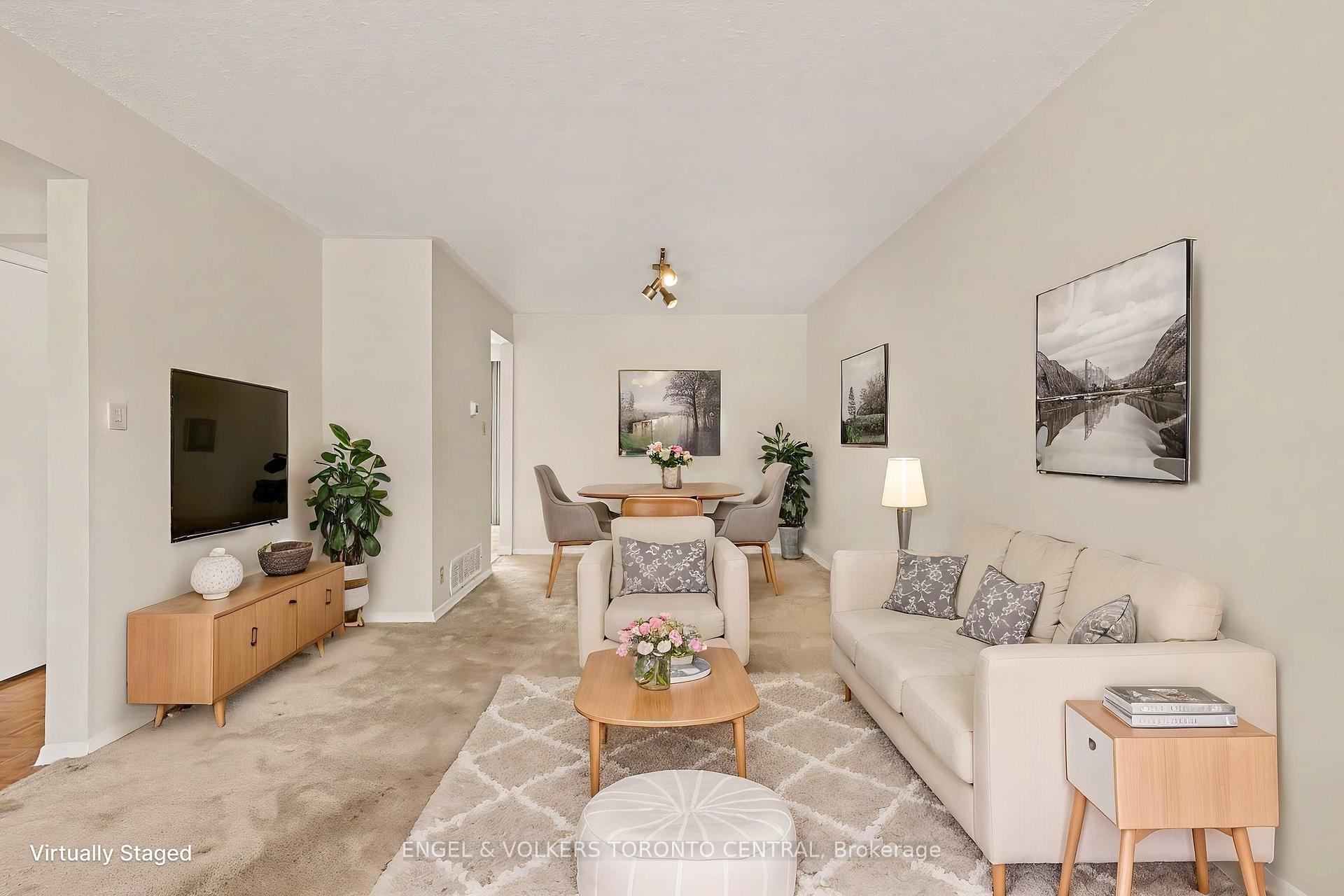 Photo 4 of 45 Edilou Drive, Etobicoke, Alderwood — HOMEH