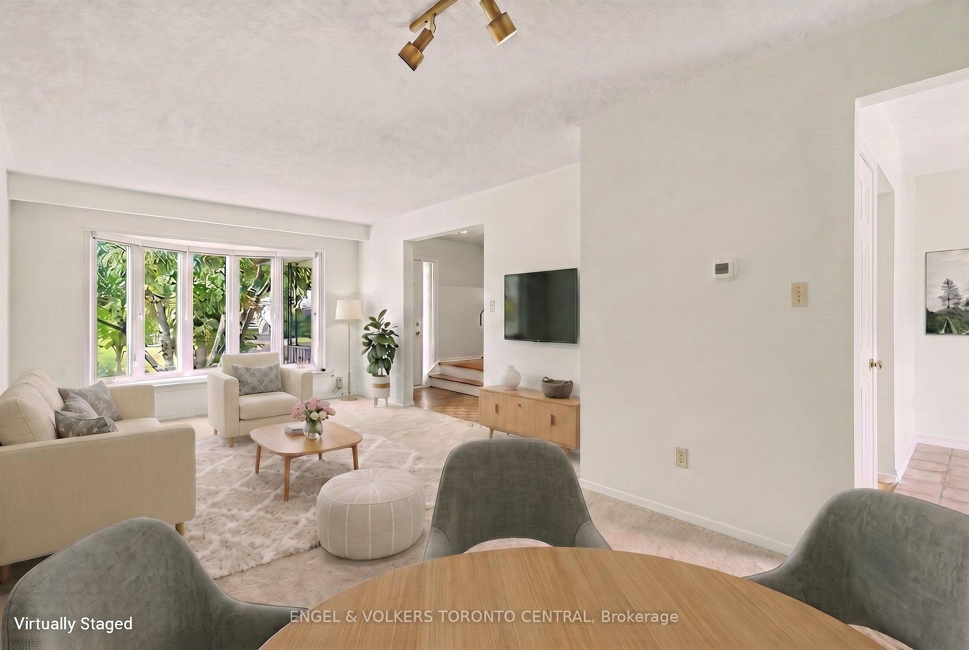 Photo 5 of 45 Edilou Drive, Etobicoke, Alderwood — HOMEH