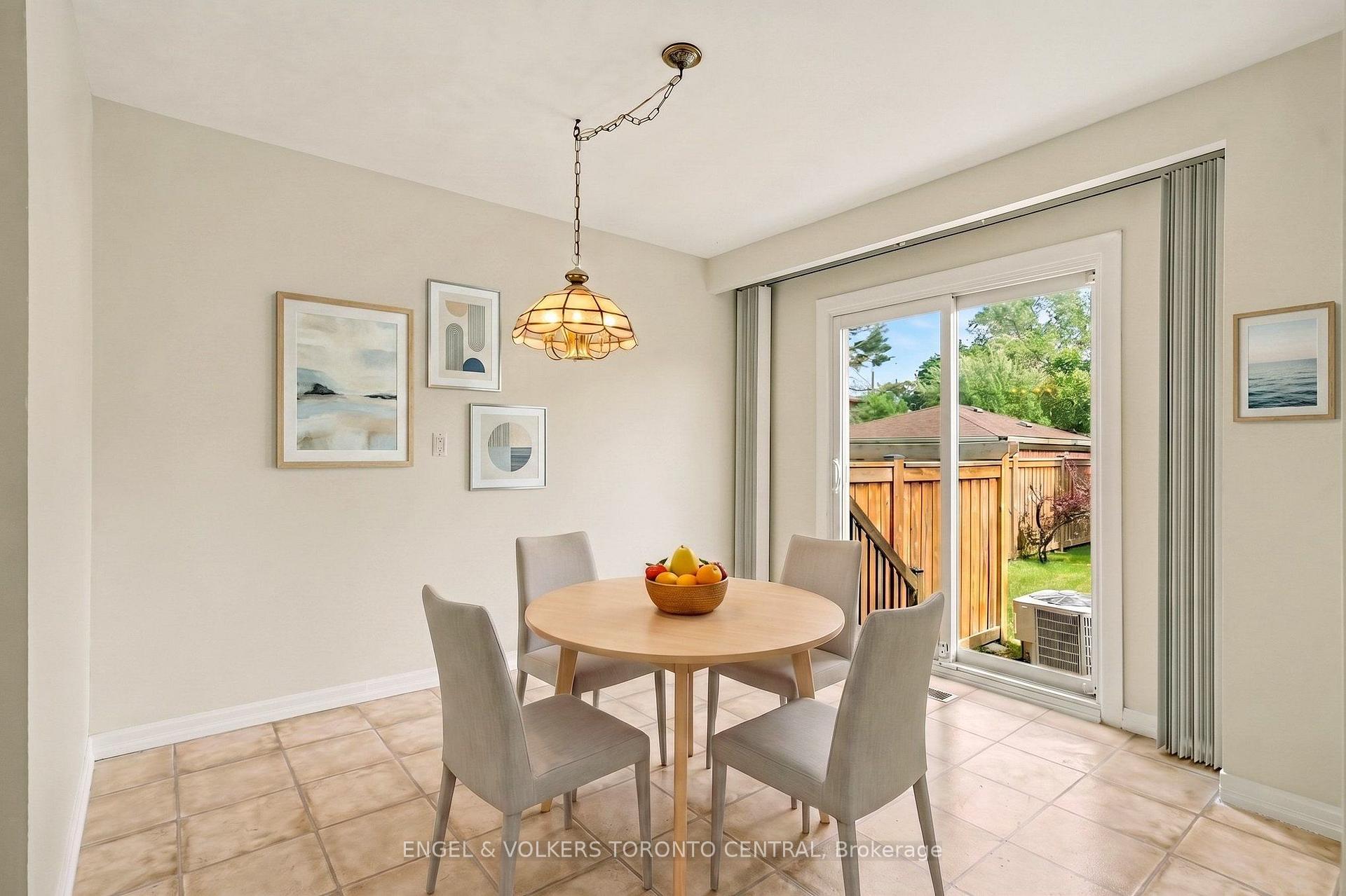 Photo 7 of 45 Edilou Drive, Etobicoke, Alderwood — HOMEH