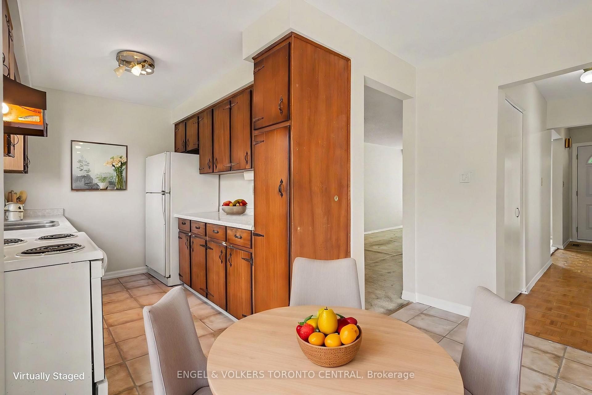 Photo 9 of 45 Edilou Drive, Etobicoke, Alderwood — HOMEH