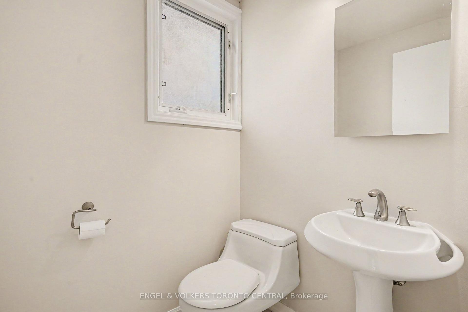 Photo 13 of 45 Edilou Drive, Etobicoke, Alderwood — HOMEH