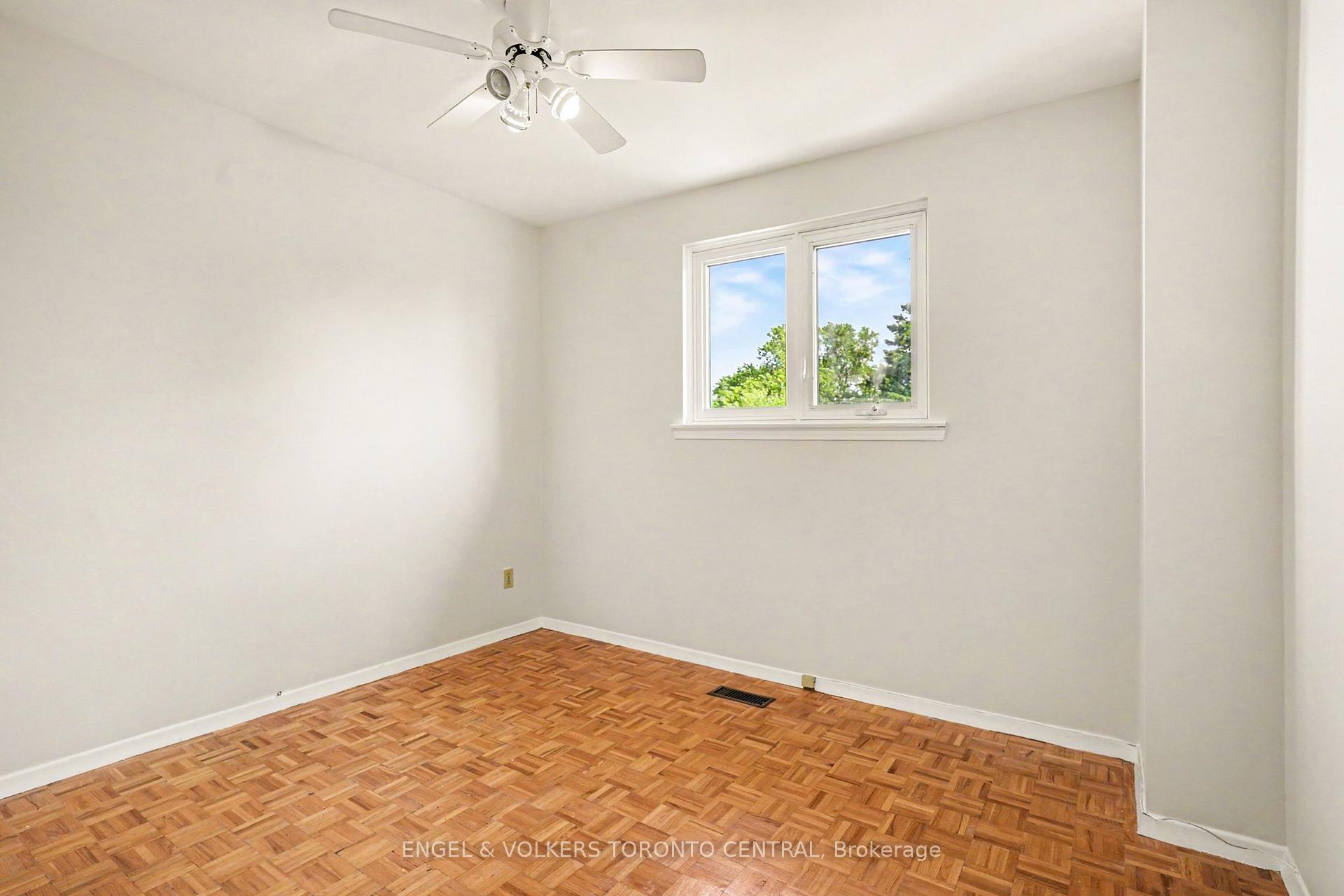Photo 17 of 45 Edilou Drive, Etobicoke, Alderwood — HOMEH