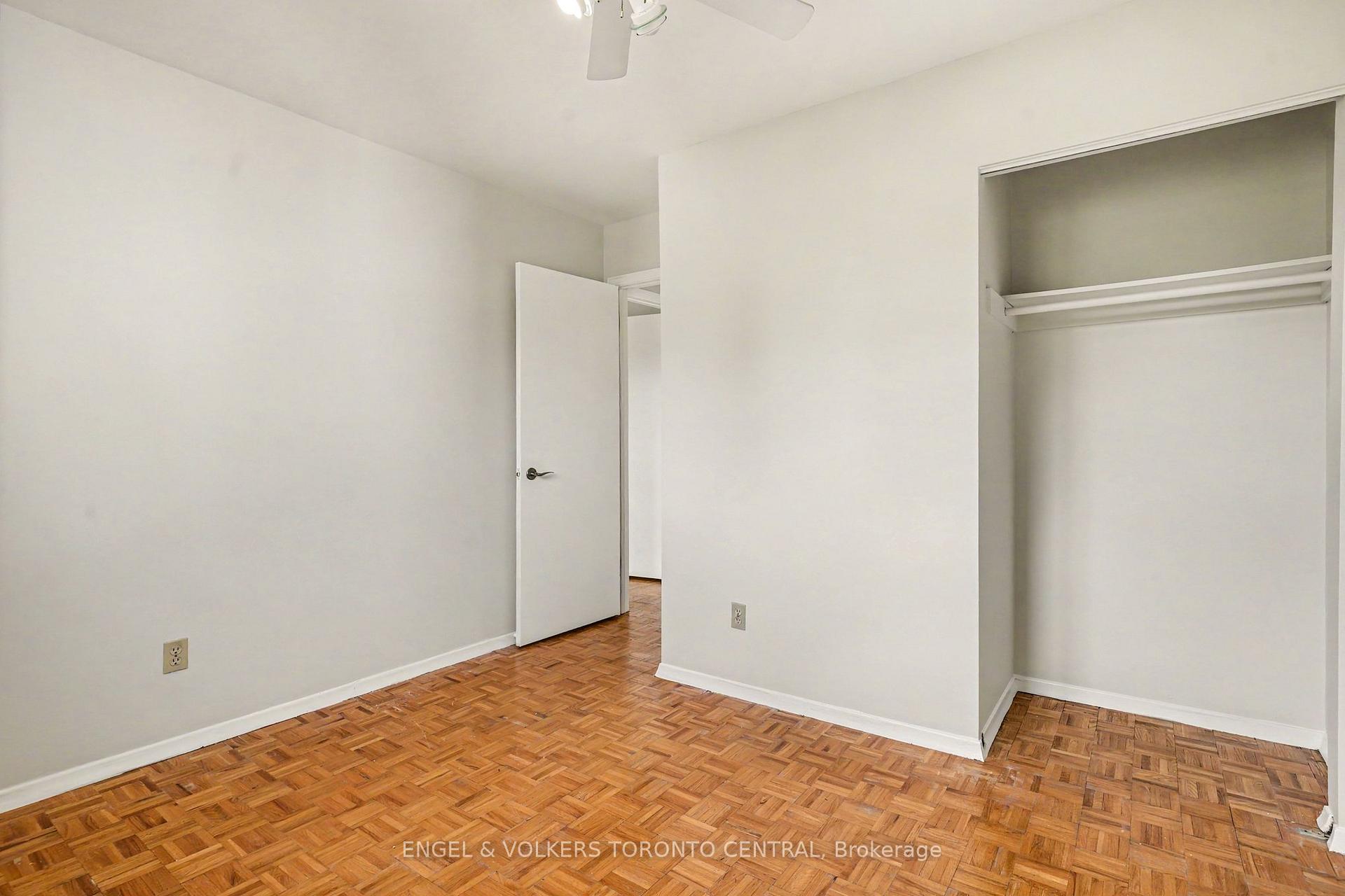 Photo 18 of 45 Edilou Drive, Etobicoke, Alderwood — HOMEH