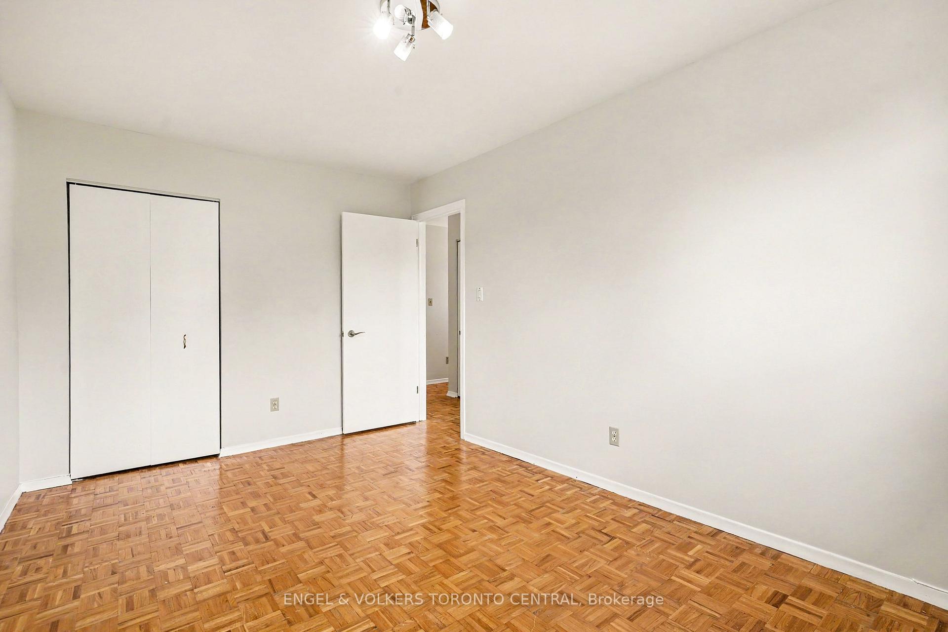 Photo 19 of 45 Edilou Drive, Etobicoke, Alderwood — HOMEH