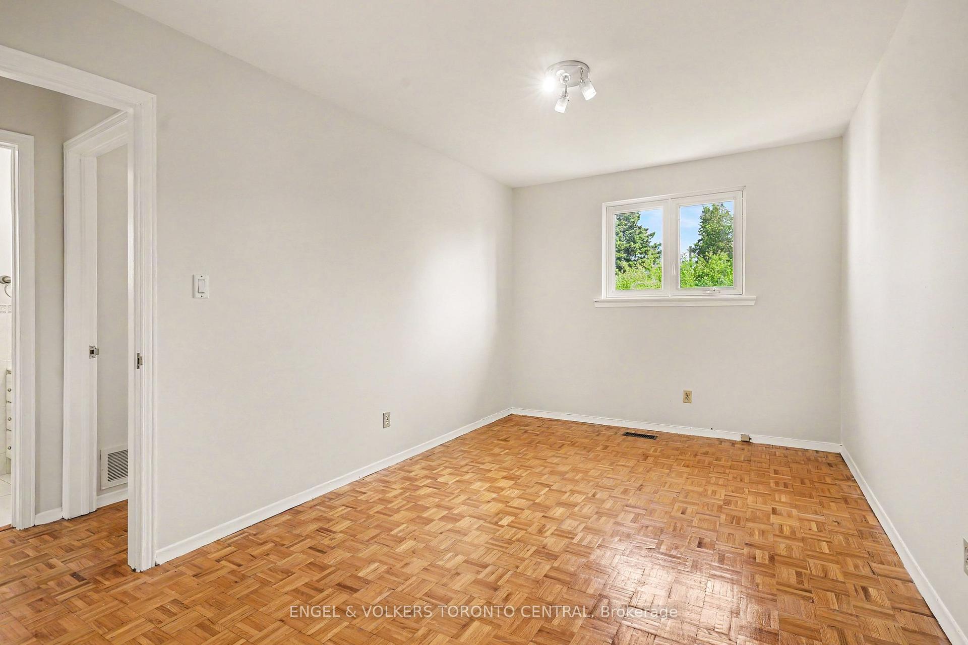 Photo 20 of 45 Edilou Drive, Etobicoke, Alderwood — HOMEH