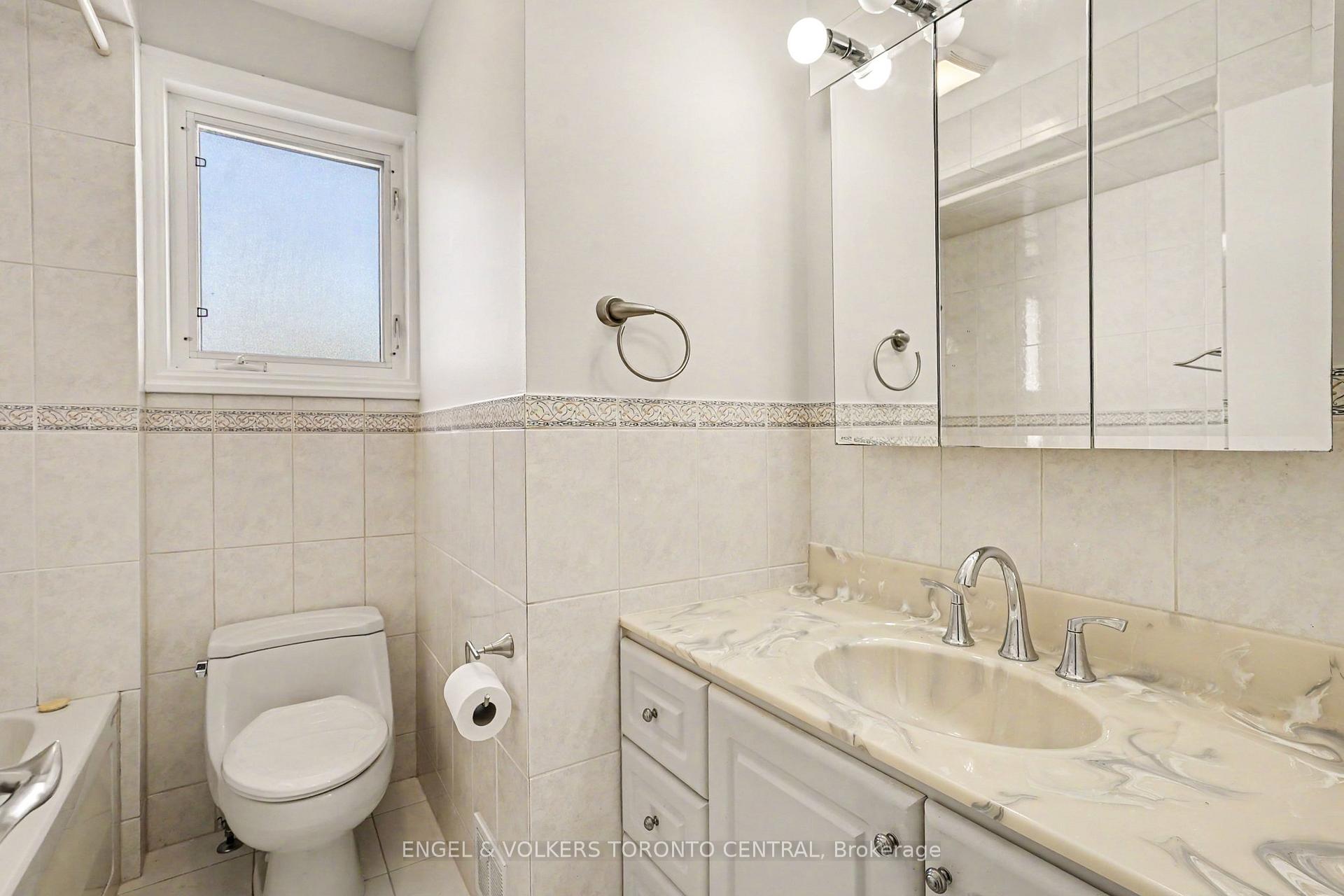 Photo 21 of 45 Edilou Drive, Etobicoke, Alderwood — HOMEH