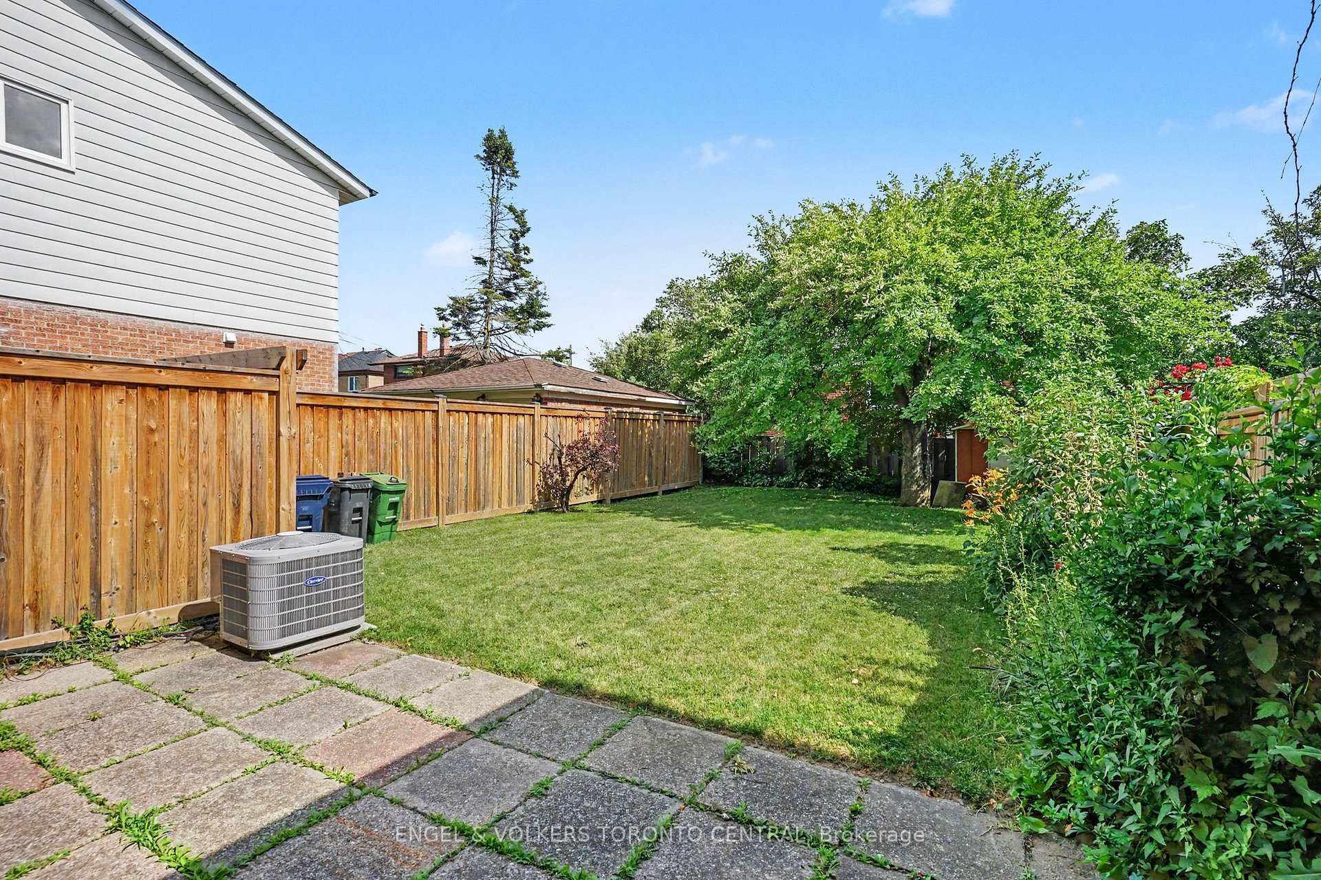 Photo 31 of 45 Edilou Drive, Etobicoke, Alderwood — HOMEH