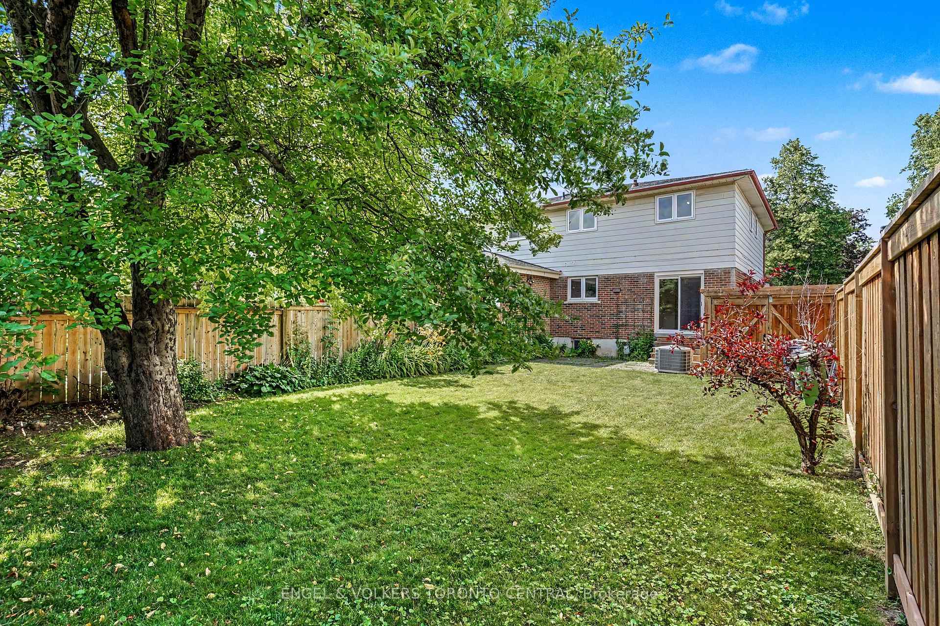 Photo 32 of 45 Edilou Drive, Etobicoke, Alderwood — HOMEH