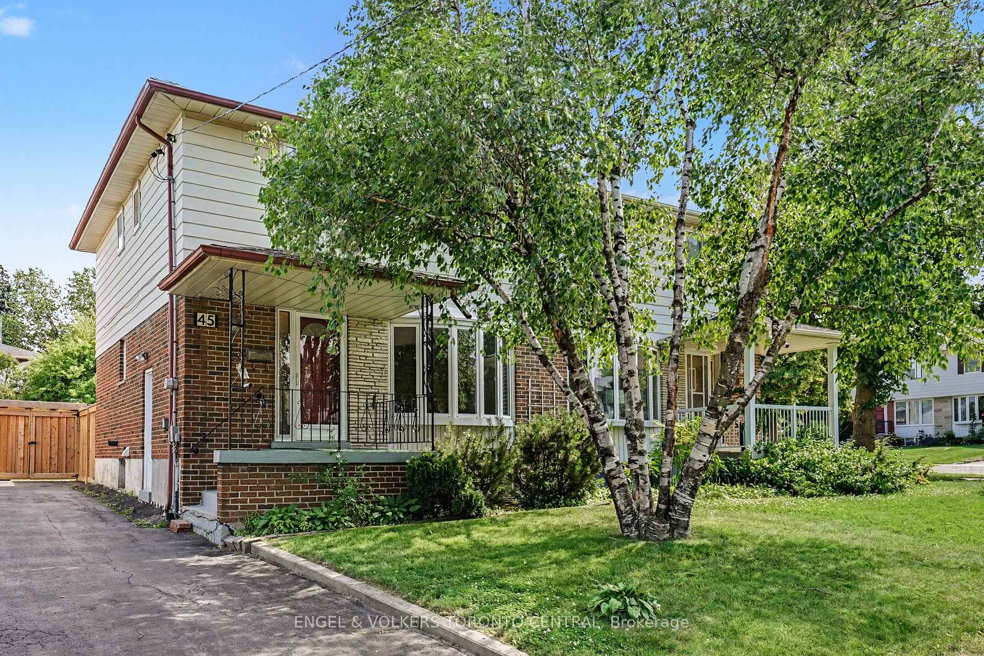 Photo 37 of 45 Edilou Drive, Etobicoke, Alderwood — HOMEH