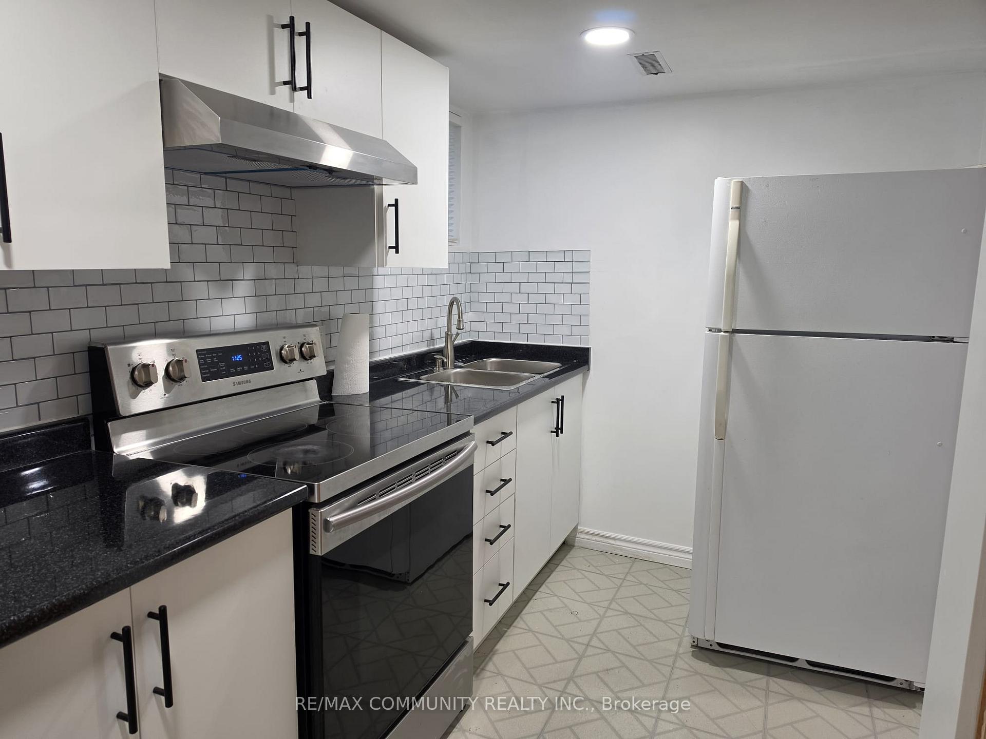 Photo 5 of 792 Tatra Drive, Oshawa, McLaughlin — HOMEH