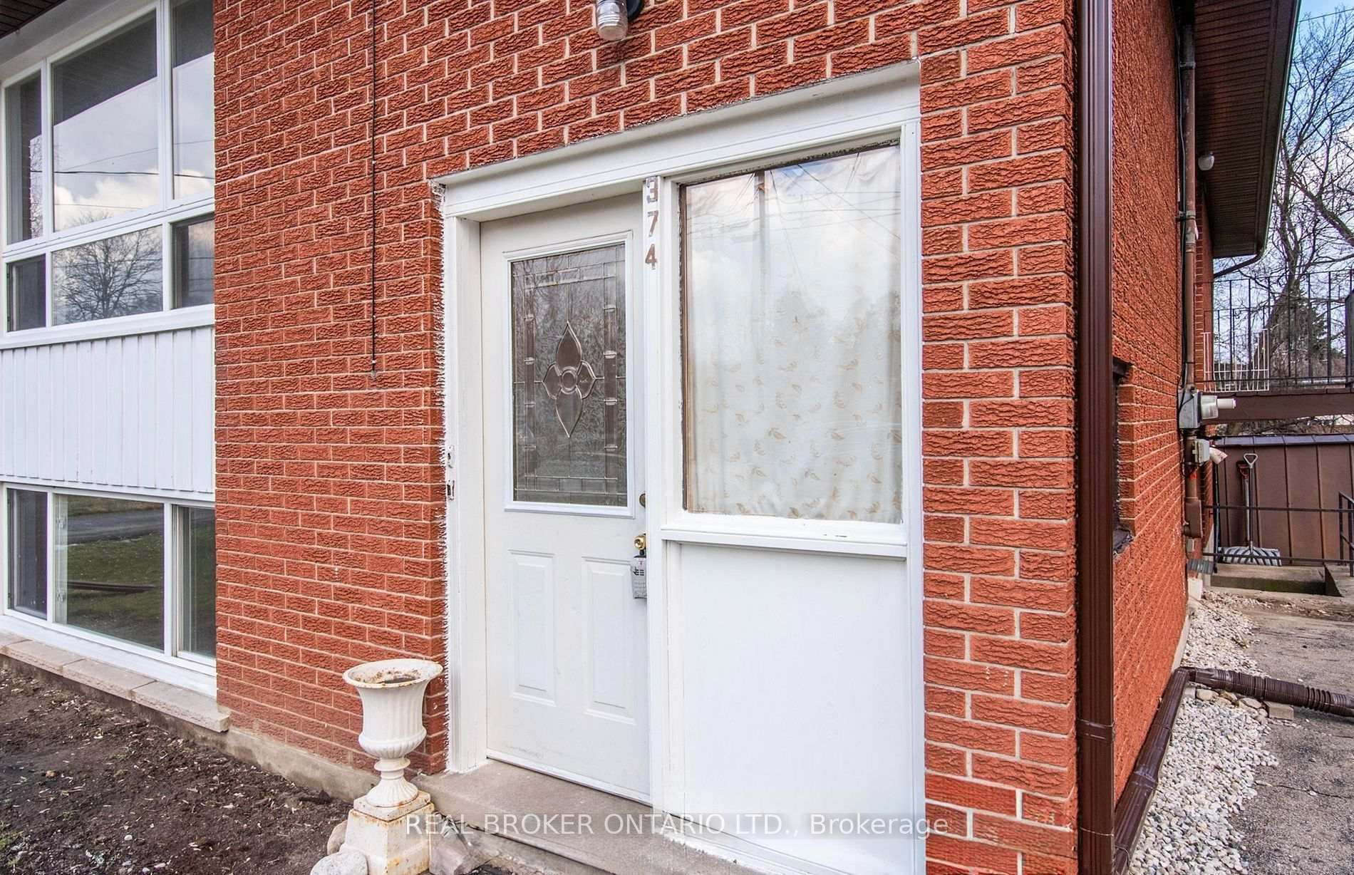 Photo 2 of 374 Southill Drive, Kitchener, Chicopee/Freeport — HOMEH