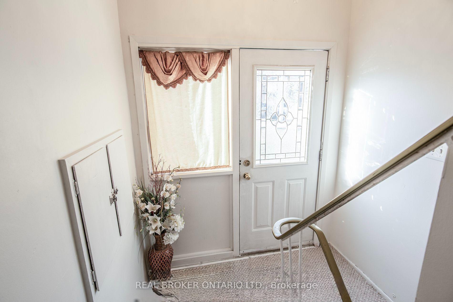 Photo 3 of 374 Southill Drive, Kitchener, Chicopee/Freeport — HOMEH
