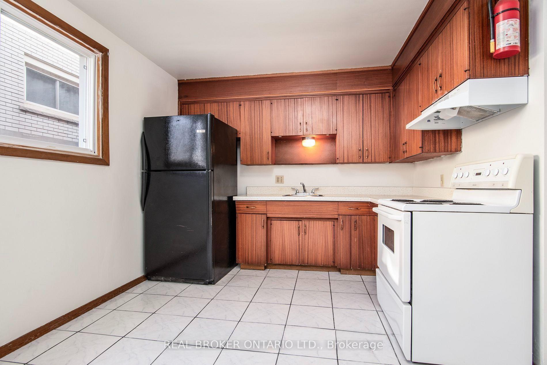 Photo 5 of 374 Southill Drive, Kitchener, Chicopee/Freeport — HOMEH