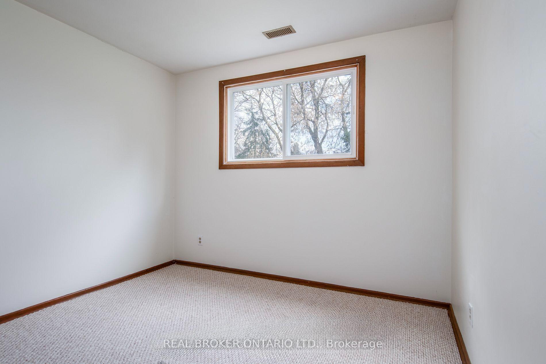 Photo 10 of 374 Southill Drive, Kitchener, Chicopee/Freeport — HOMEH