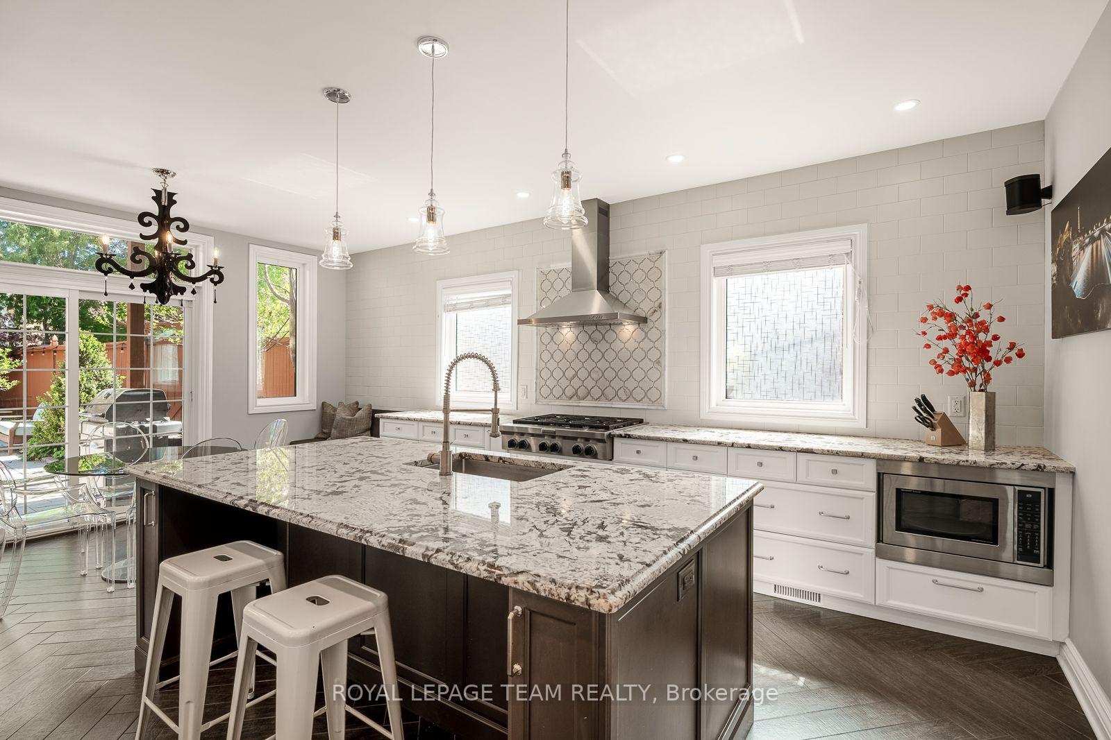 Photo 12 of 150 Guigues Avenue, Ottawa, Lower Town/Byward Market — HOMEH