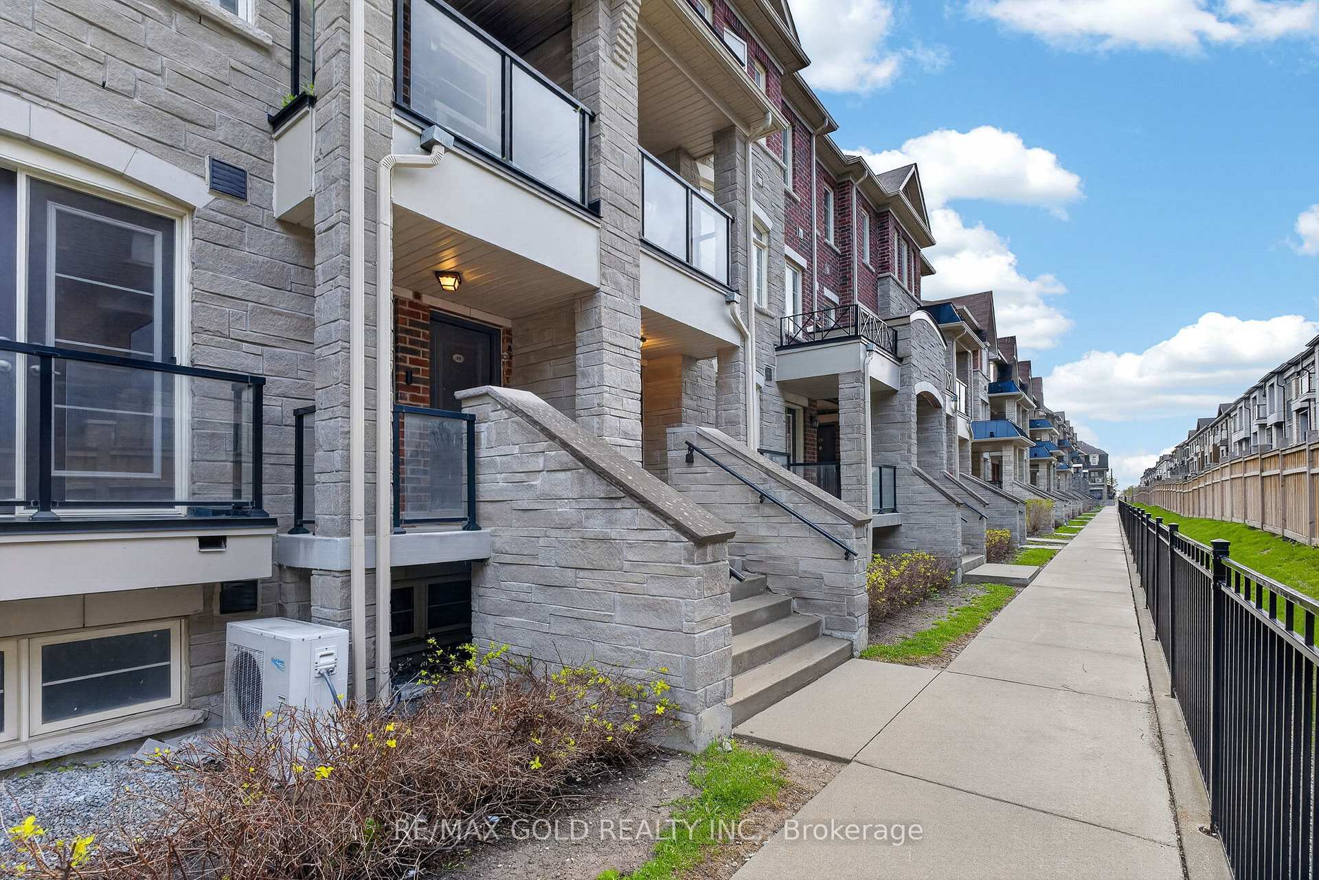Photo 3 of Unit 48, 200 Veterans Drive, Brampton, Northwest Brampton — HOMEH