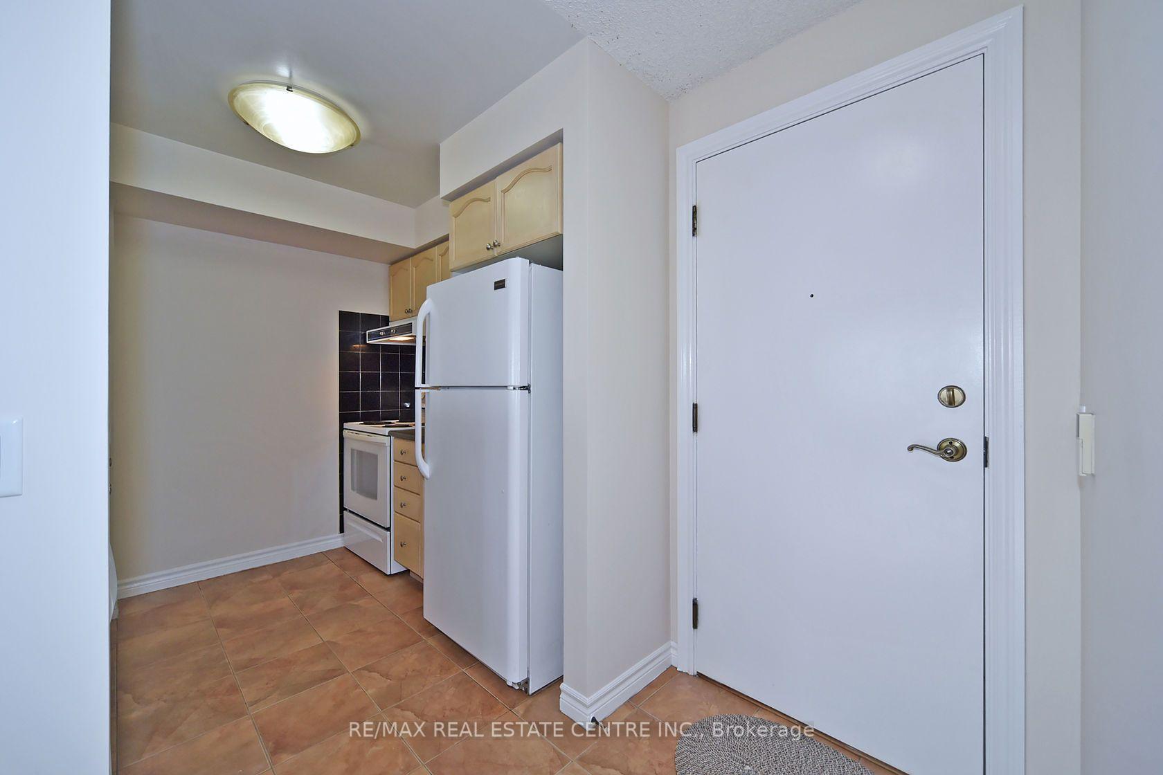Photo 7 of Unit 2624, 700 Humberwood Boulevard, Etobicoke, West Humber-Clairville — HOMEH