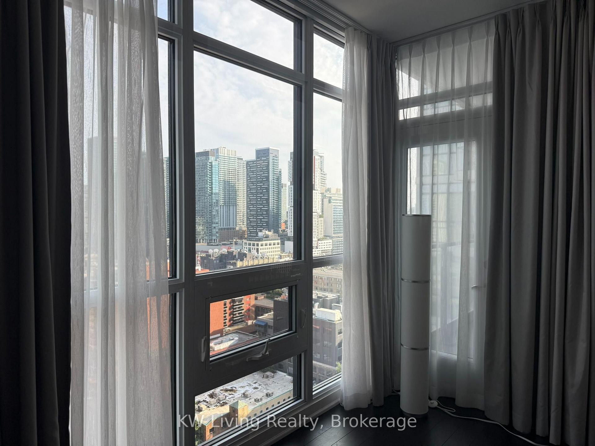 Photo 5 of Unit 2009, 210 Simcoe Street, Toronto, Kensington-Chinatown — HOMEH