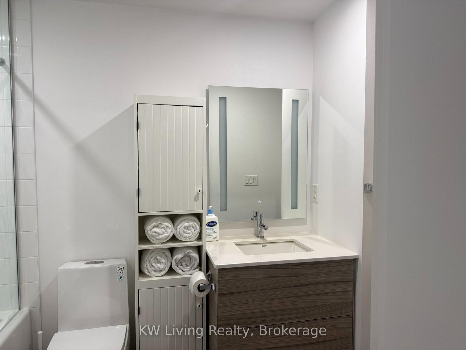 Photo 15 of Unit 2009, 210 Simcoe Street, Toronto, Kensington-Chinatown — HOMEH