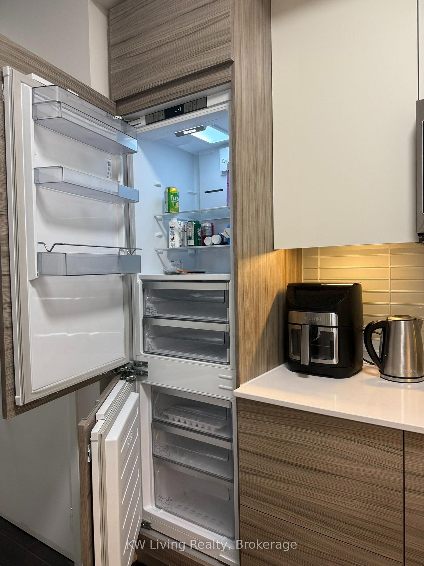 Photo 23 of Unit 2009, 210 Simcoe Street, Toronto, Kensington-Chinatown — HOMEH