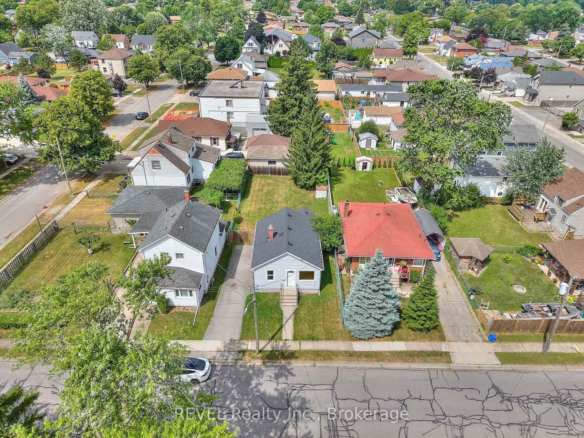 Photo 2 of 9 Colborne Street, Thorold, Thorold Downtown — HOMEH