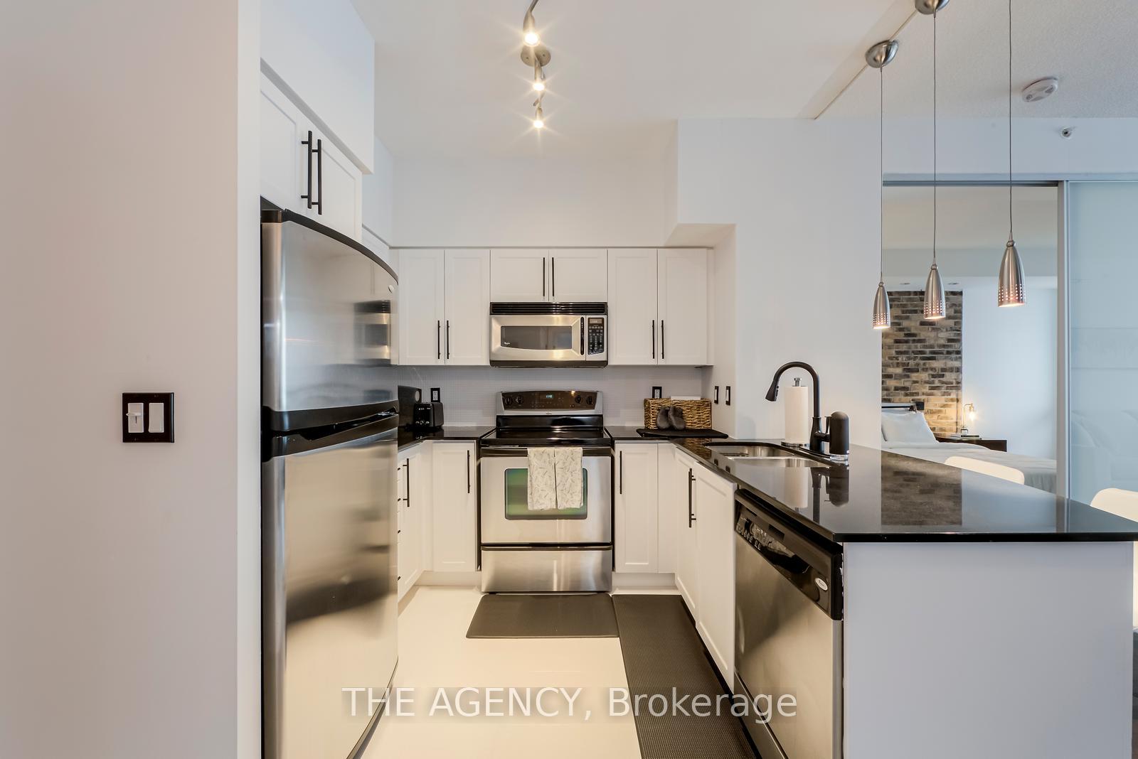 Photo 2 of Unit 208, 219 Fort York Boulevard, Toronto, Niagara — HOMEH