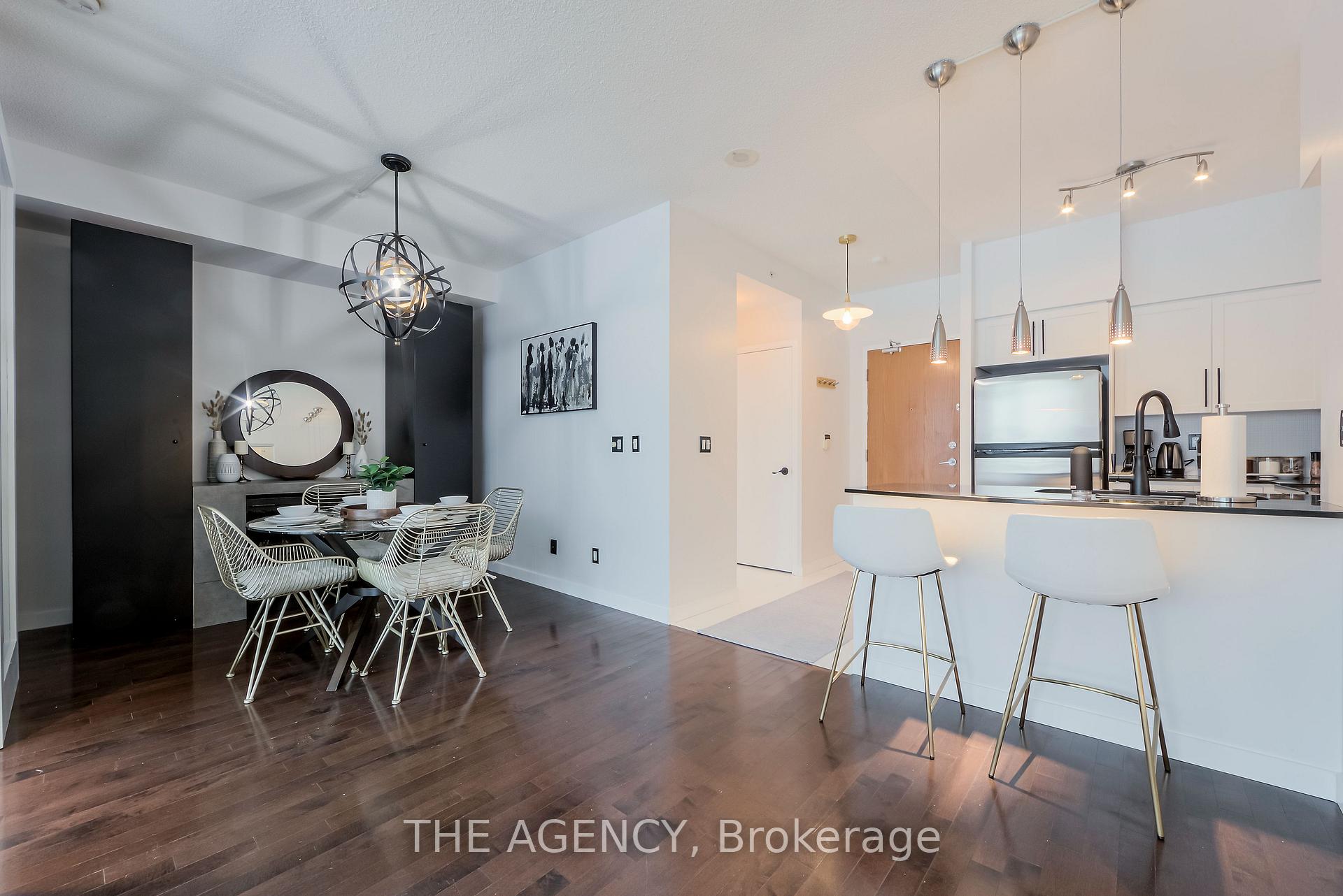 Photo 4 of Unit 208, 219 Fort York Boulevard, Toronto, Niagara — HOMEH