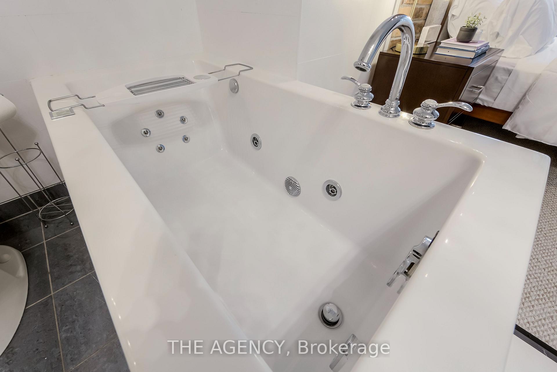Photo 30 of Unit 208, 219 Fort York Boulevard, Toronto, Niagara — HOMEH
