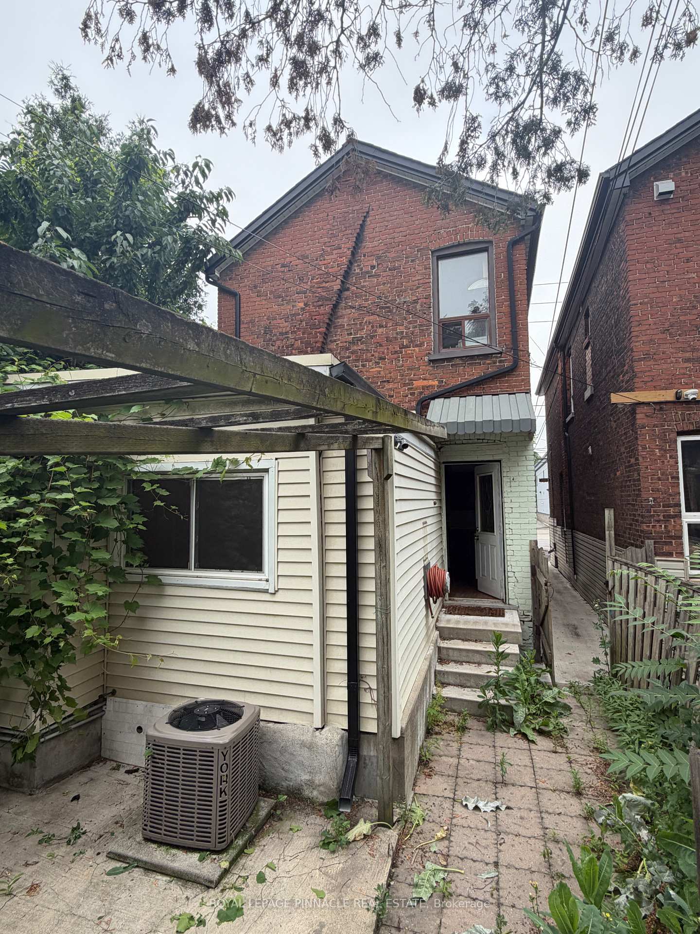 Photo 9 of Unit Upper, 55 Cannon Street W, Hamilton, Strathcona — HOMEH