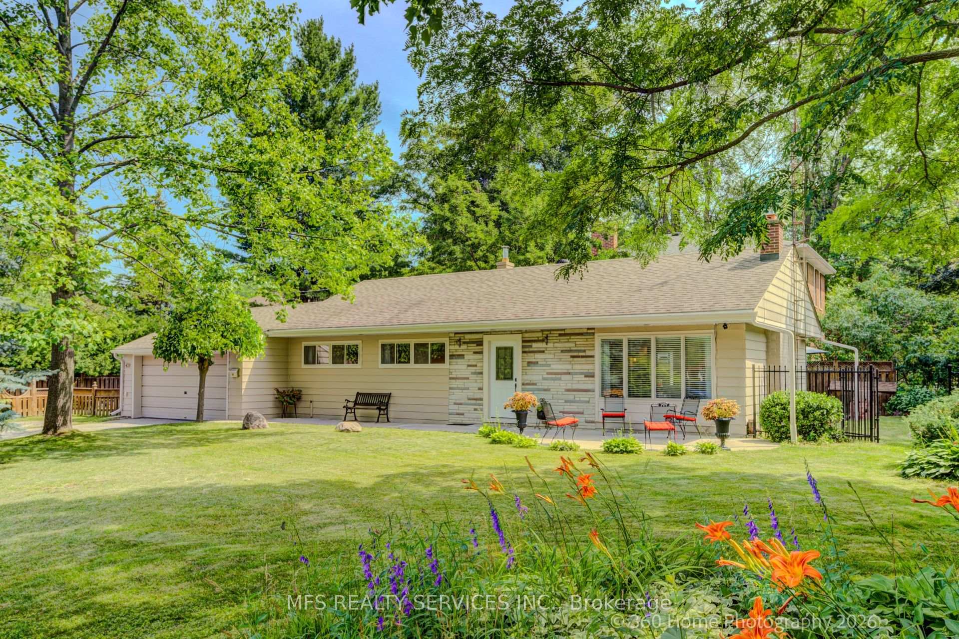 Photo 2 of 47 Deep Dene Drive, Scarborough, Highland Creek — HOMEH