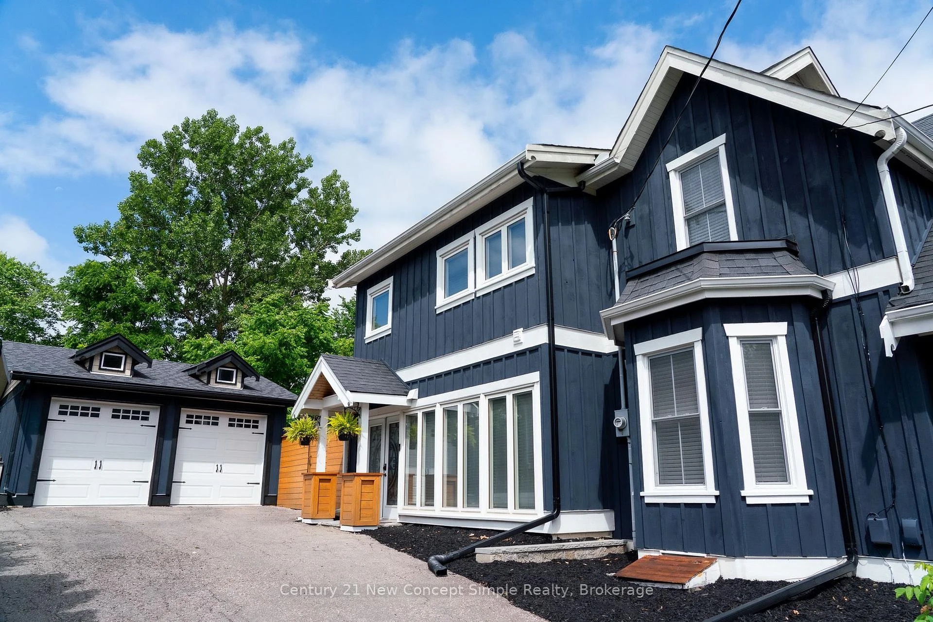 Photo 6 of 56 Machell Avenue, Aurora, Aurora Village — HOMEH