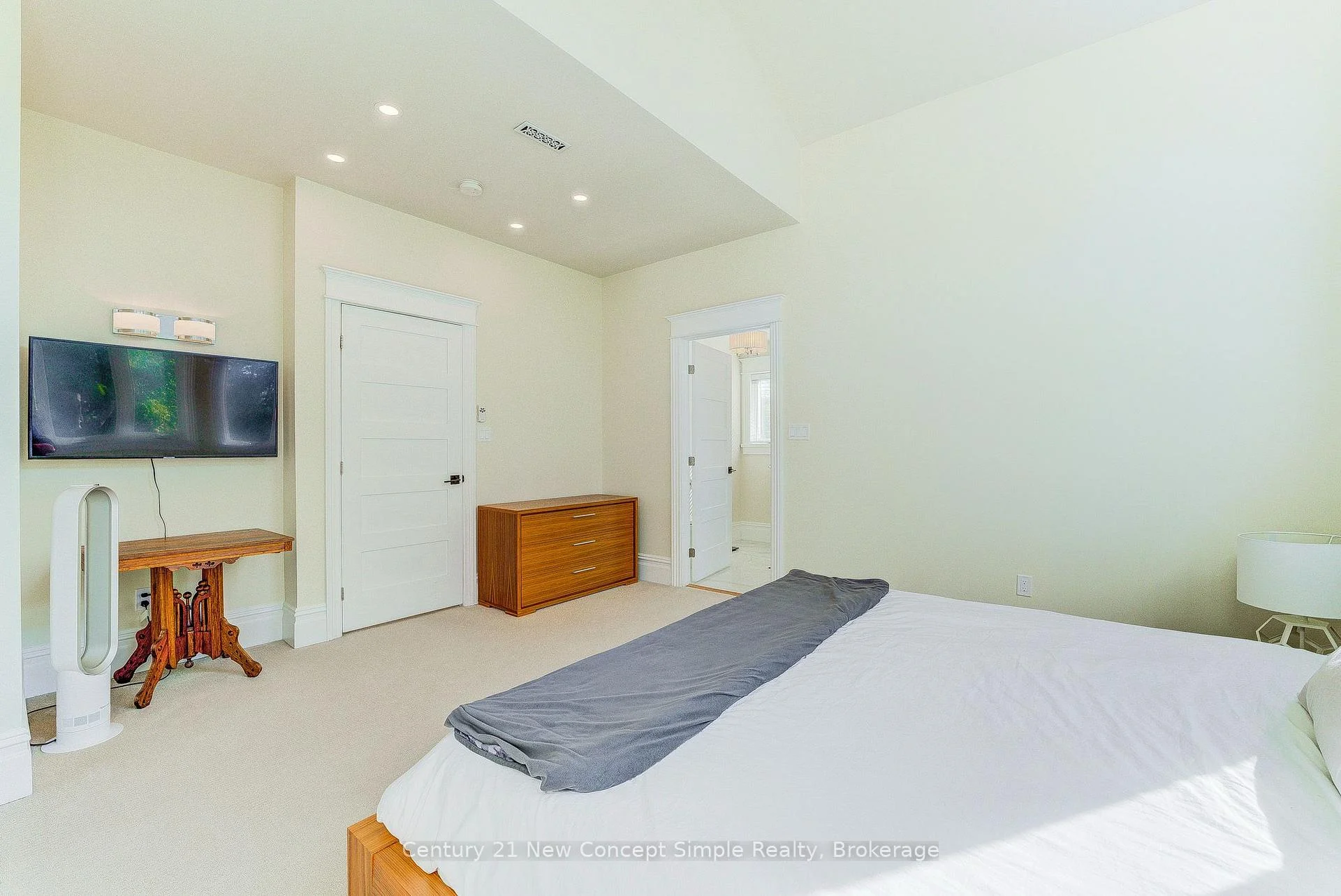 Photo 63 of 56 Machell Avenue, Aurora, Aurora Village — HOMEH