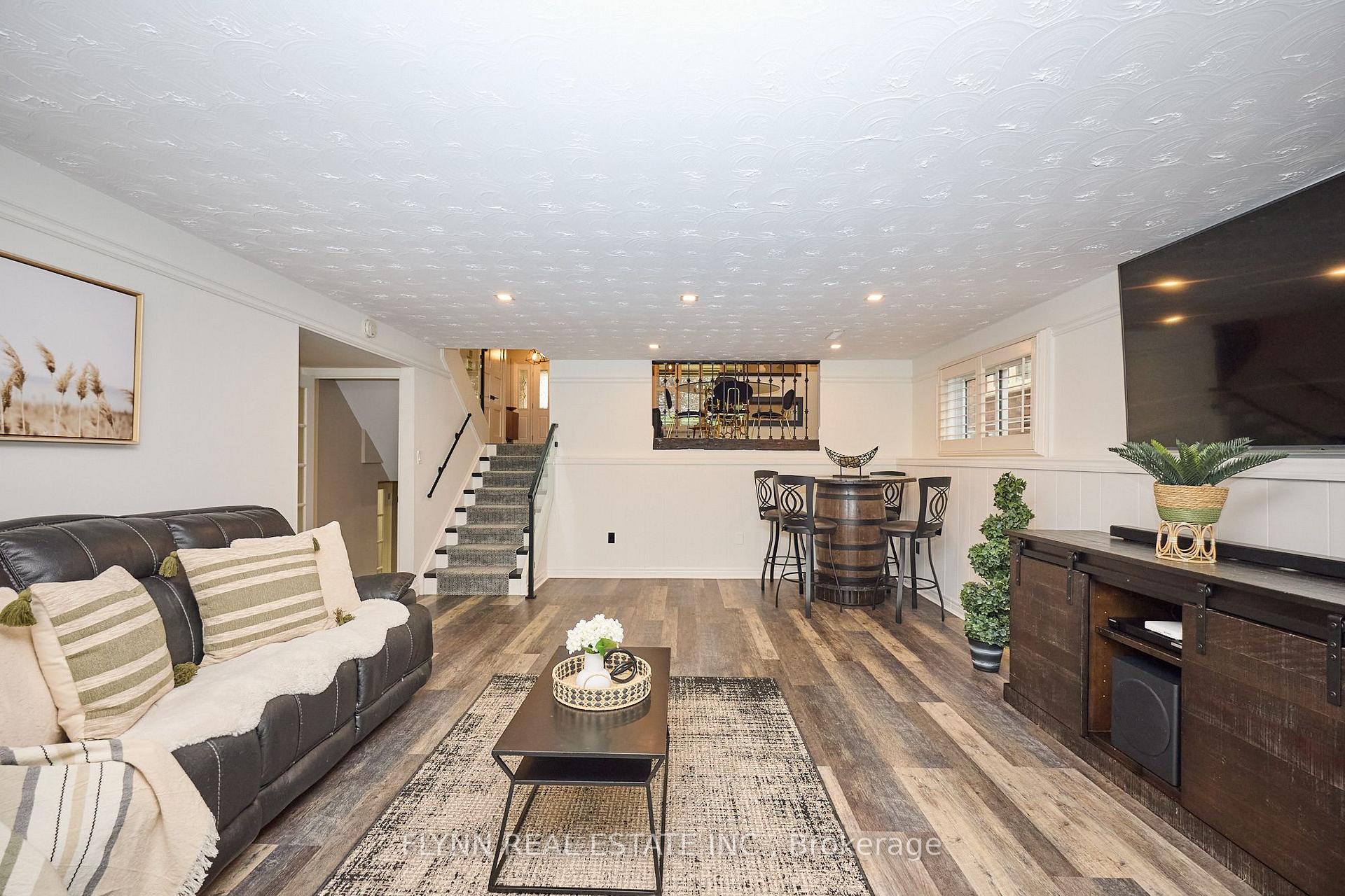 Photo 3 of 3907 Cardinal Drive, Niagara Falls, Mt. Carmel — HOMEH
