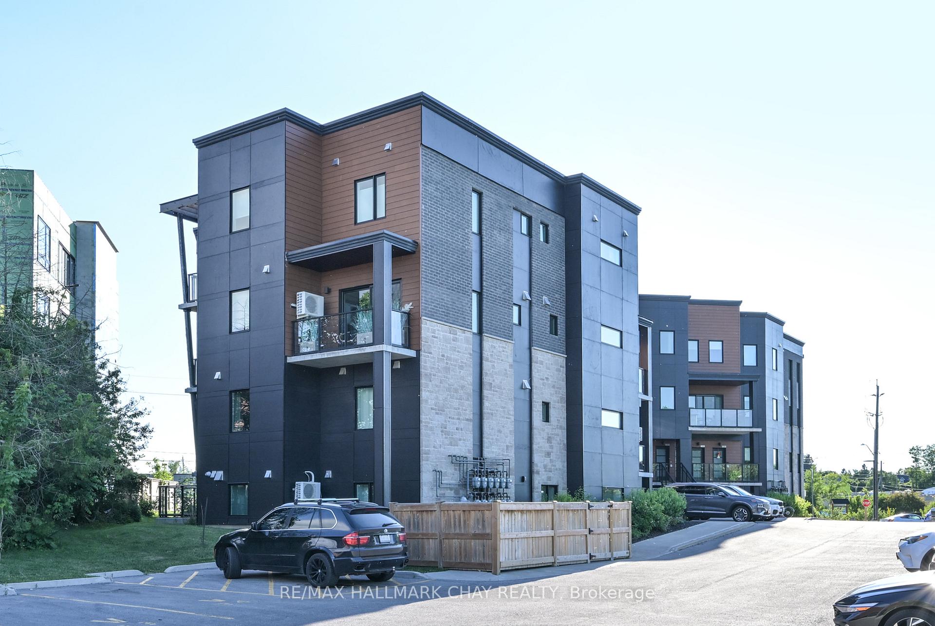 Photo 3 of Unit 312, 17 Centre Street, Orangeville — HOMEH