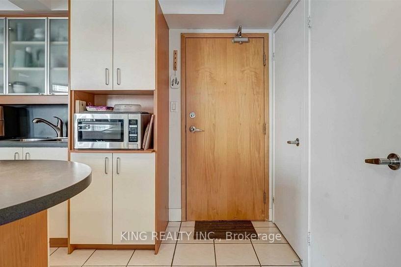 Photo 4 of Unit 711, 550 Queens Quay W, Toronto, Waterfront Communities — HOMEH