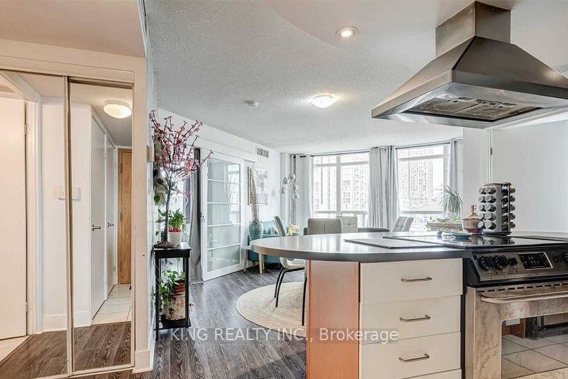 Photo 7 of Unit 711, 550 Queens Quay W, Toronto, Waterfront Communities — HOMEH