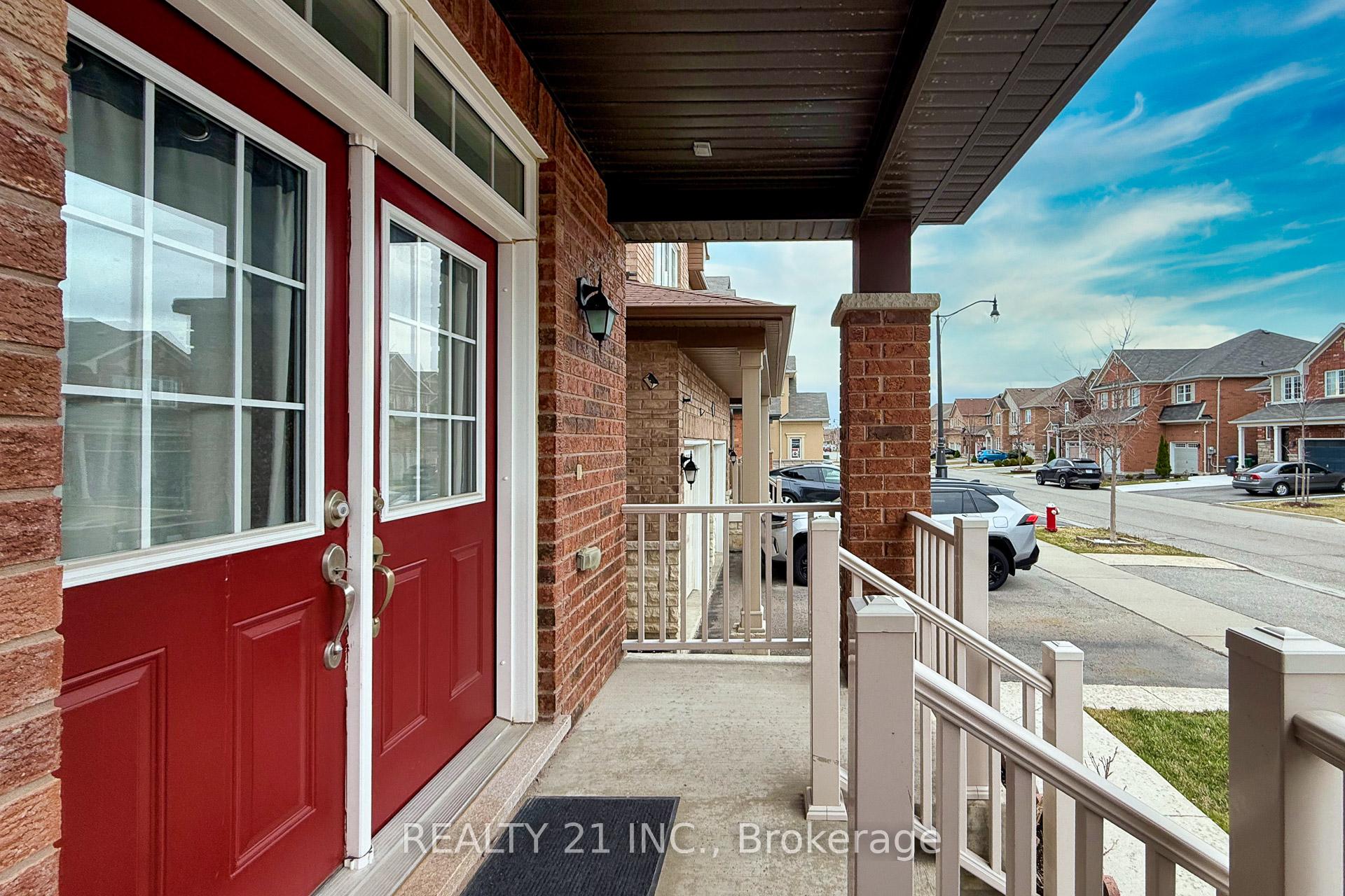 Photo 2 of 54 Tysonville Circle, Brampton, Northwest Brampton — HOMEH