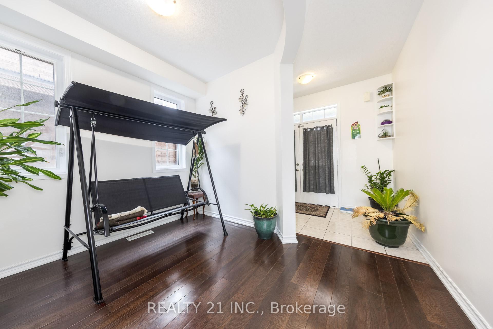 Photo 3 of 54 Tysonville Circle, Brampton, Northwest Brampton — HOMEH