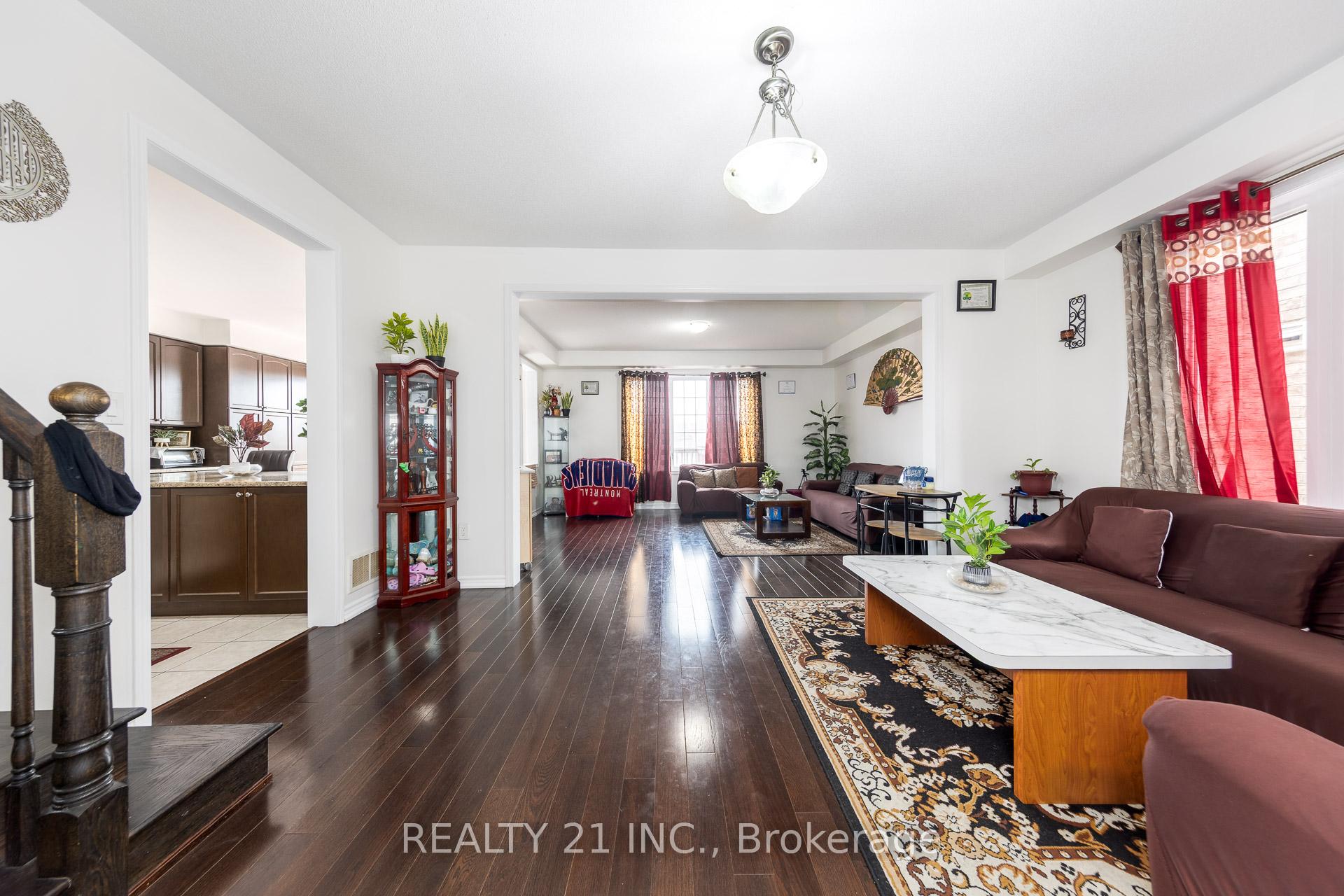 Photo 4 of 54 Tysonville Circle, Brampton, Northwest Brampton — HOMEH