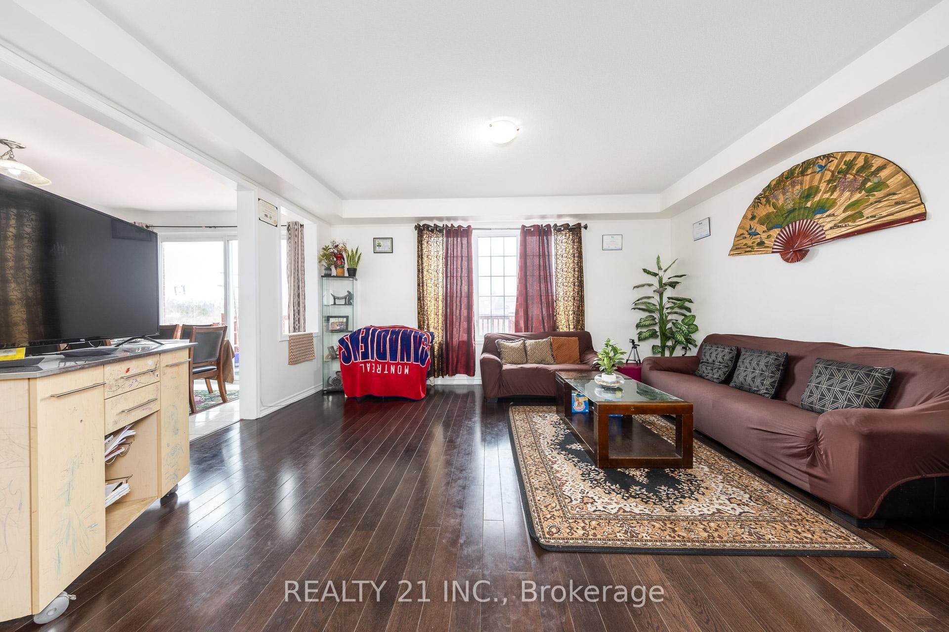 Photo 5 of 54 Tysonville Circle, Brampton, Northwest Brampton — HOMEH