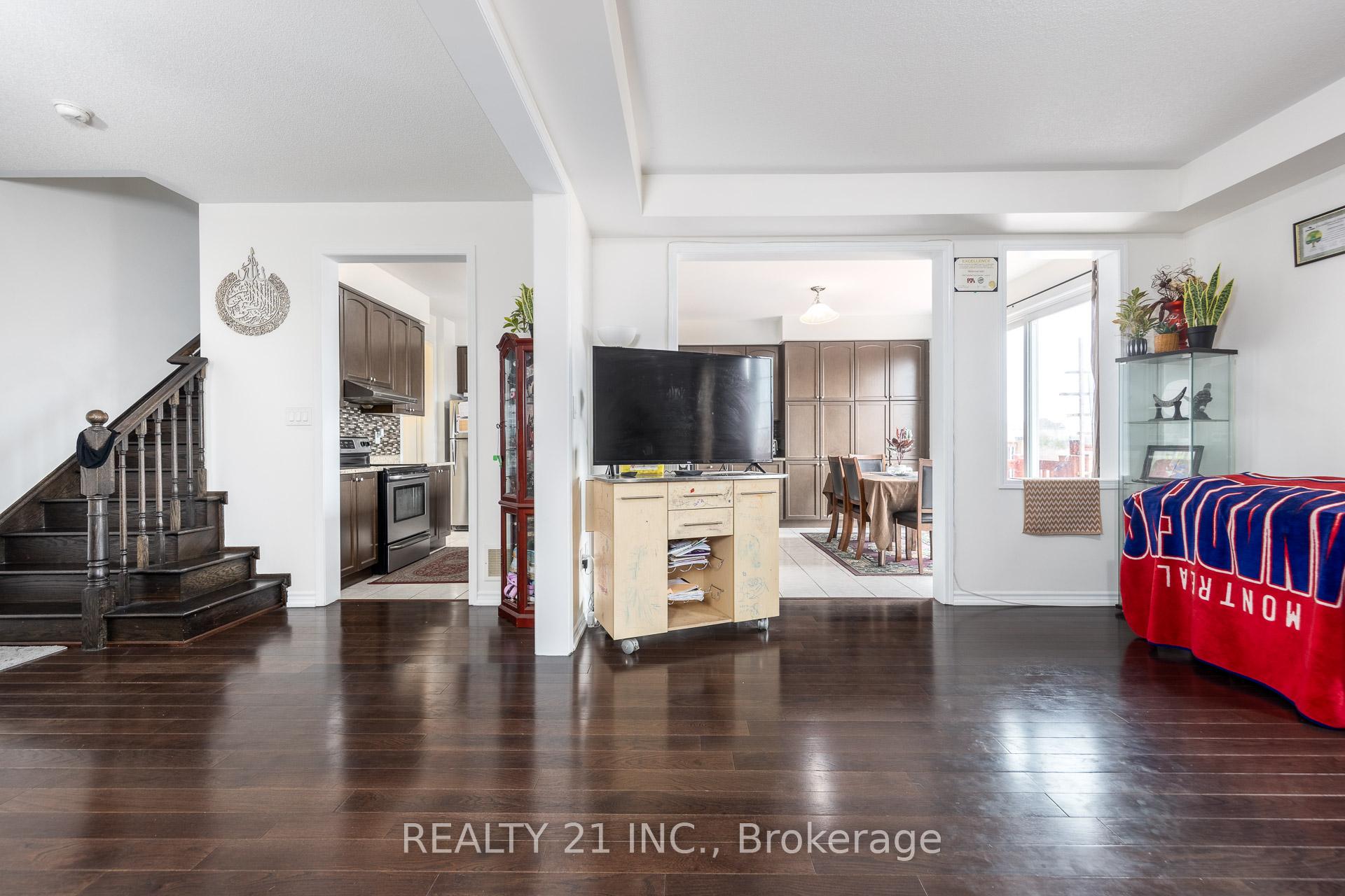 Photo 7 of 54 Tysonville Circle, Brampton, Northwest Brampton — HOMEH