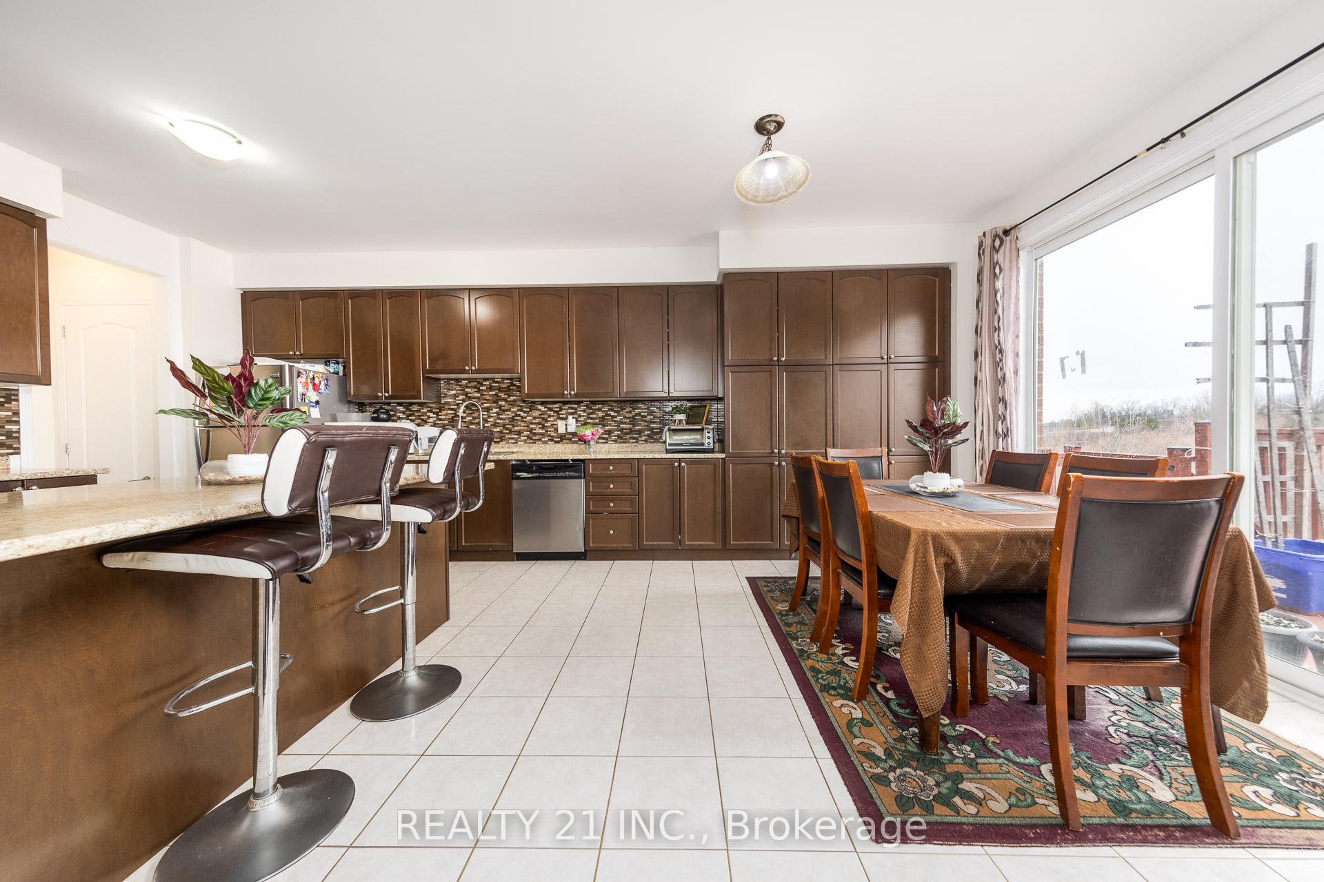 Photo 10 of 54 Tysonville Circle, Brampton, Northwest Brampton — HOMEH