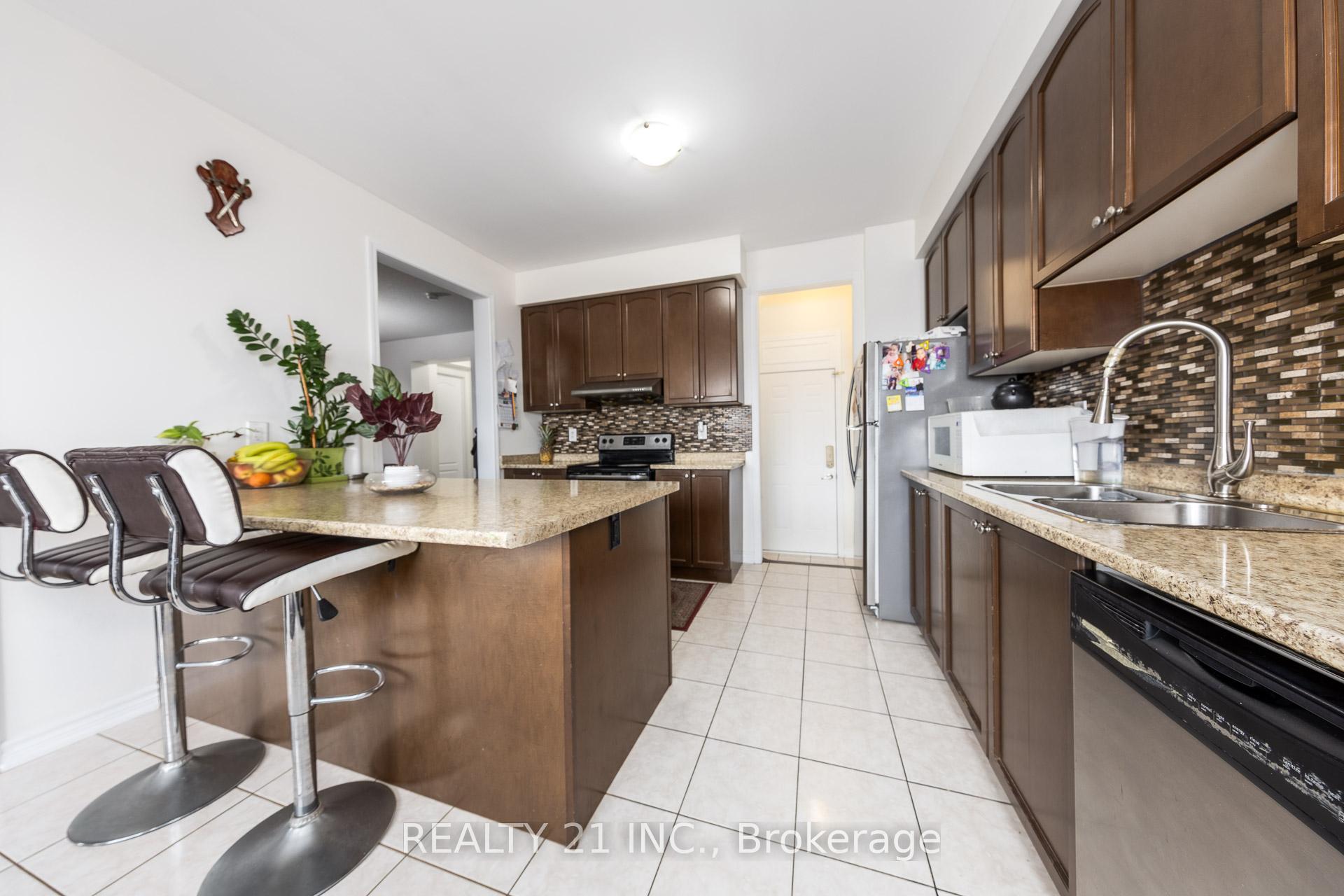 Photo 11 of 54 Tysonville Circle, Brampton, Northwest Brampton — HOMEH