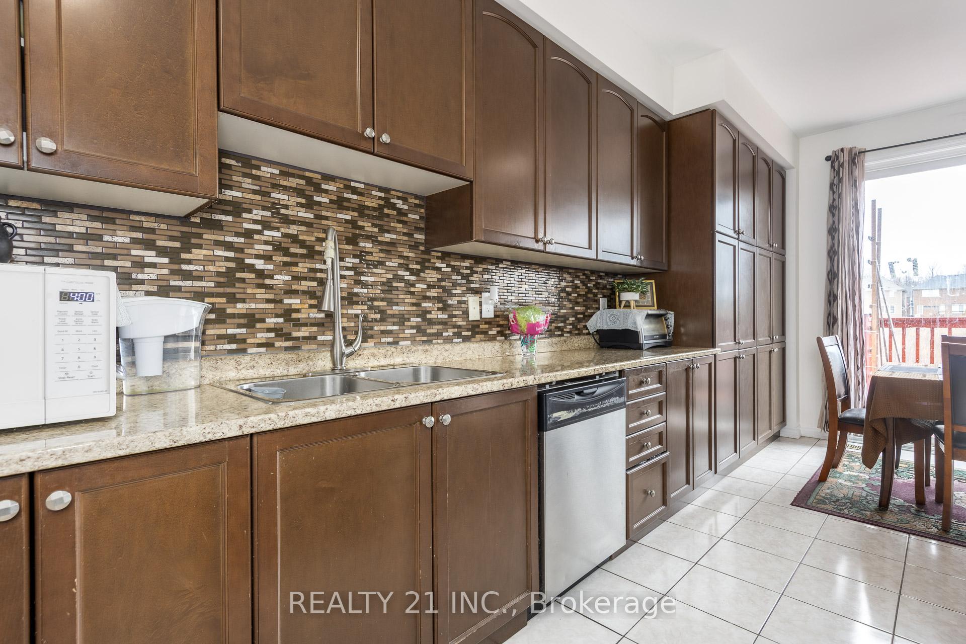 Photo 12 of 54 Tysonville Circle, Brampton, Northwest Brampton — HOMEH