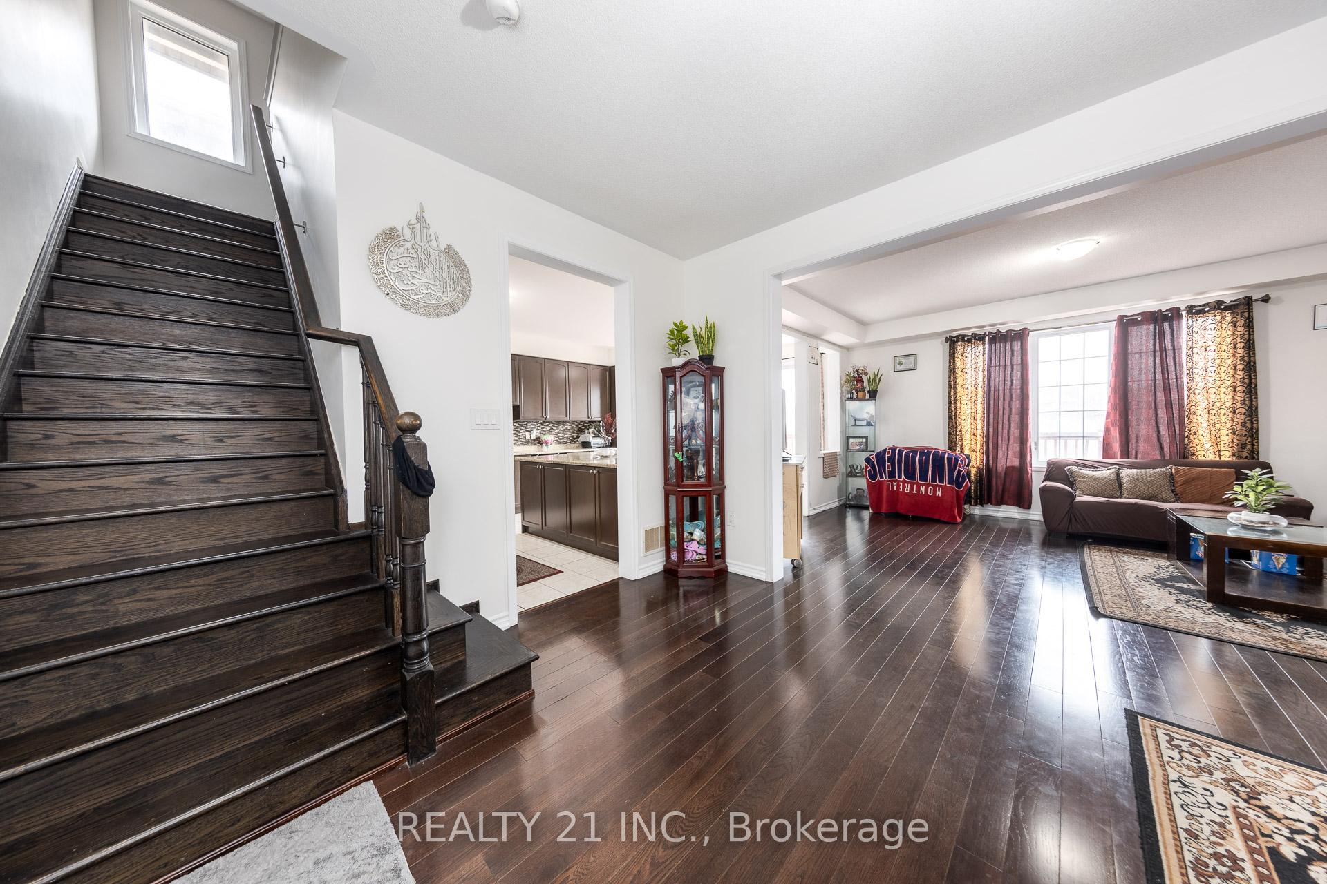 Photo 19 of 54 Tysonville Circle, Brampton, Northwest Brampton — HOMEH