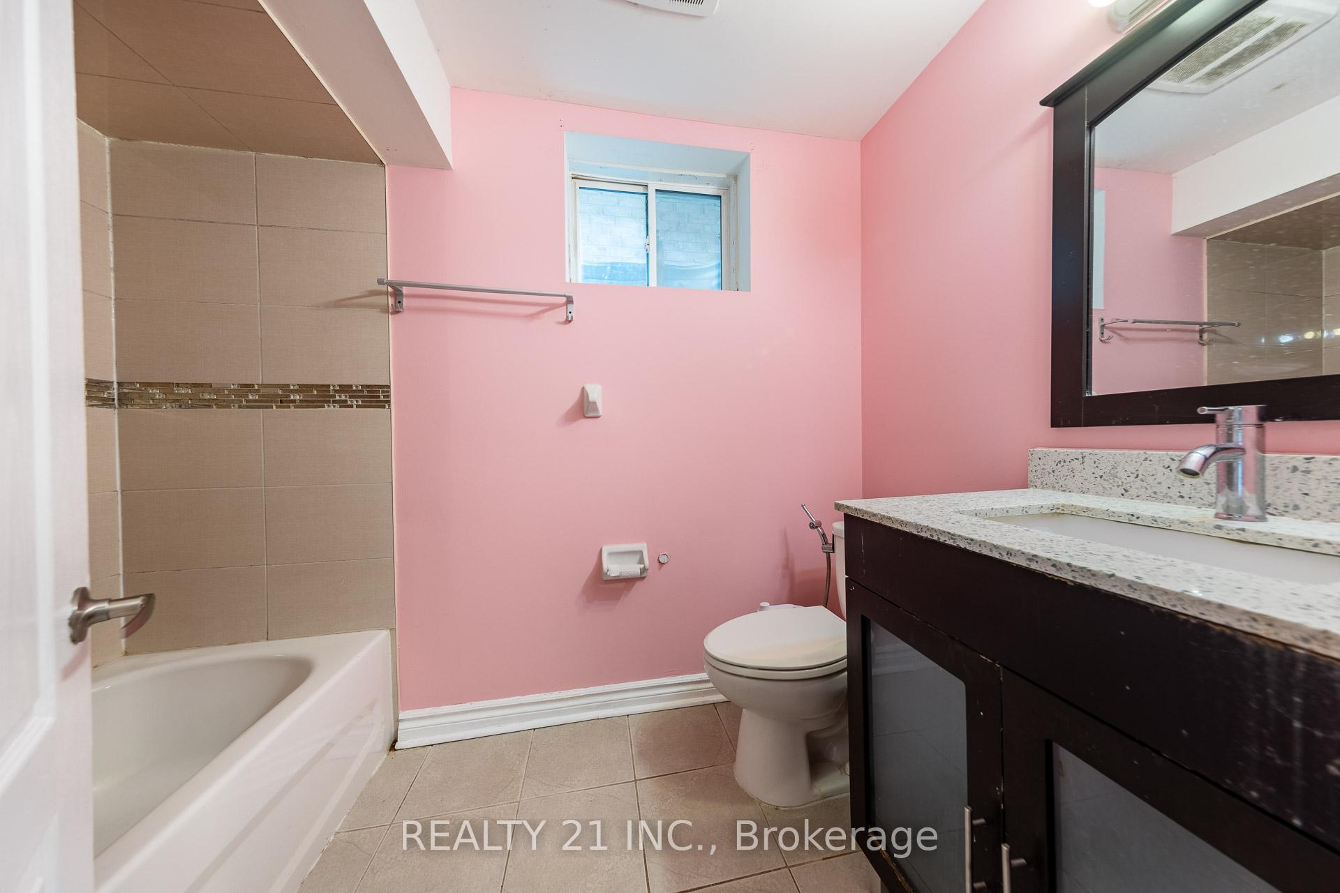 Photo 36 of 54 Tysonville Circle, Brampton, Northwest Brampton — HOMEH